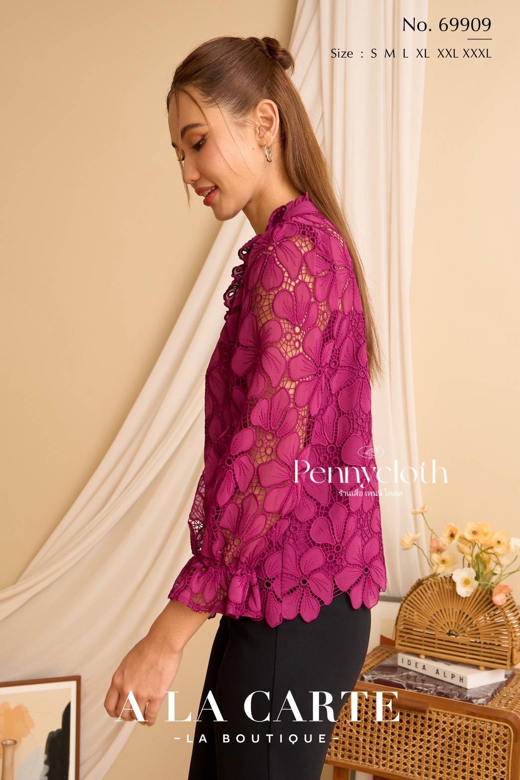 A La Carte เสื้อลูกไม้รุ่นใหม่ งานปักฉลุเซาะ ผ้าชีฟอง คอกลม แขน 4 ส่วน รหัส 69909