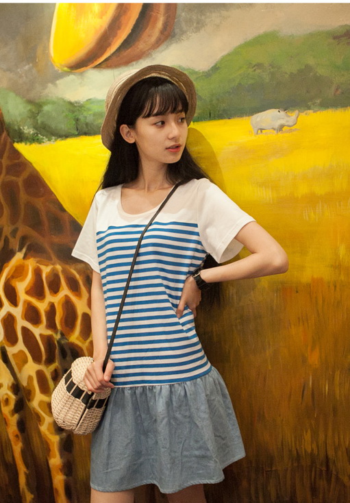 Pre-Order เดรสเสื้อยืดลายทางสีฟ้า กระโปรงยีนส์