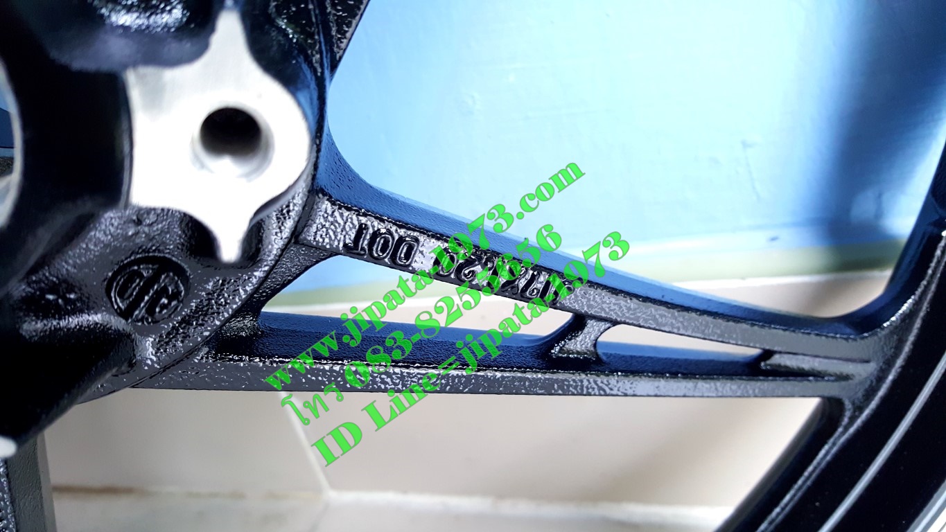 ล้อแม็กแท้ Yamaha Spark 135 (สีดำ-ขาว)