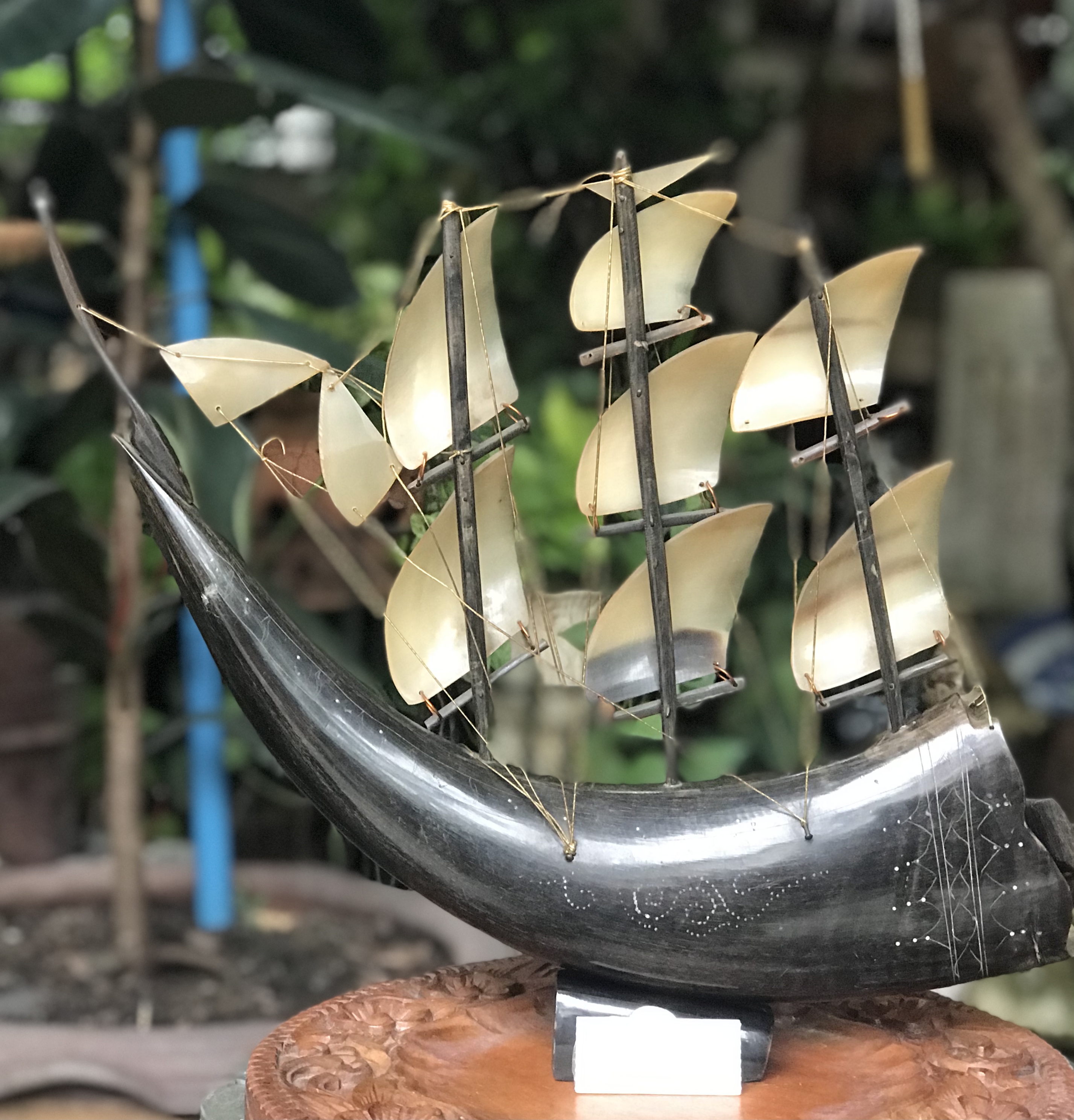 มือสอง โมเดลเรือสำเภาเขาจามรี แบบจำลองเรือสำเภาจีน ใส่ตู้ตั้งโชว์ ตกแต่งบ้าน ประดับโต๊ะ ตู้ ชั้น ห้องทำงาน ขนาดกว้าง 15 นิ้ว สูง 13.5 นิ้ว สนใจทักค่ะ ไม่มีเก็บเงินปลายทางค่ะ ความหมายของเรือสำเภา และการเสริมฮวงจุ้ยในแต่ละด้าน ด้านการเงิน อย่างที่ได้บอกไปข้