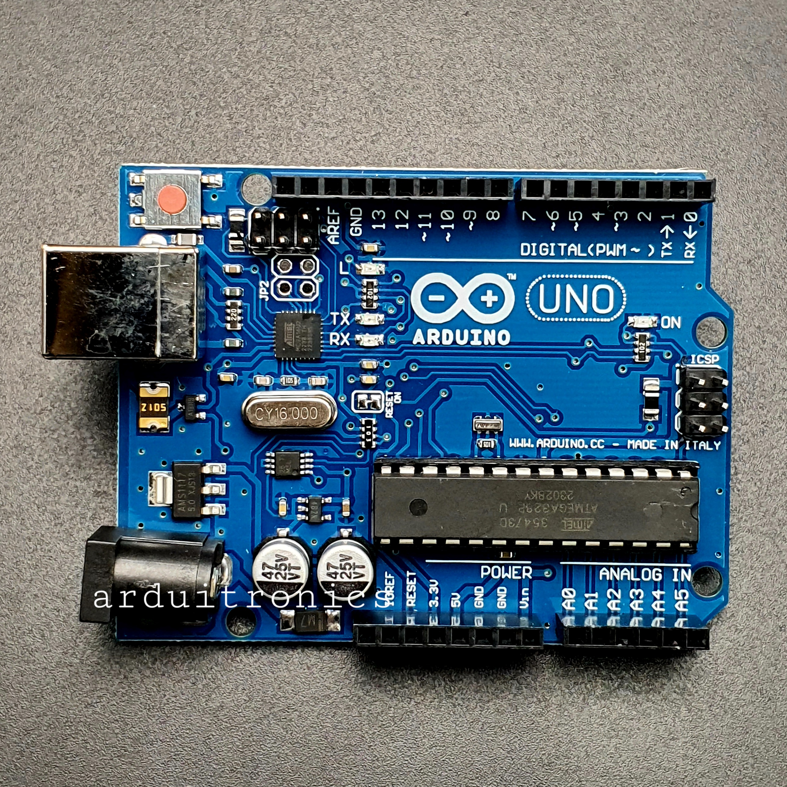 Arduino UNO R3 + Free USB Cable (Compatible)