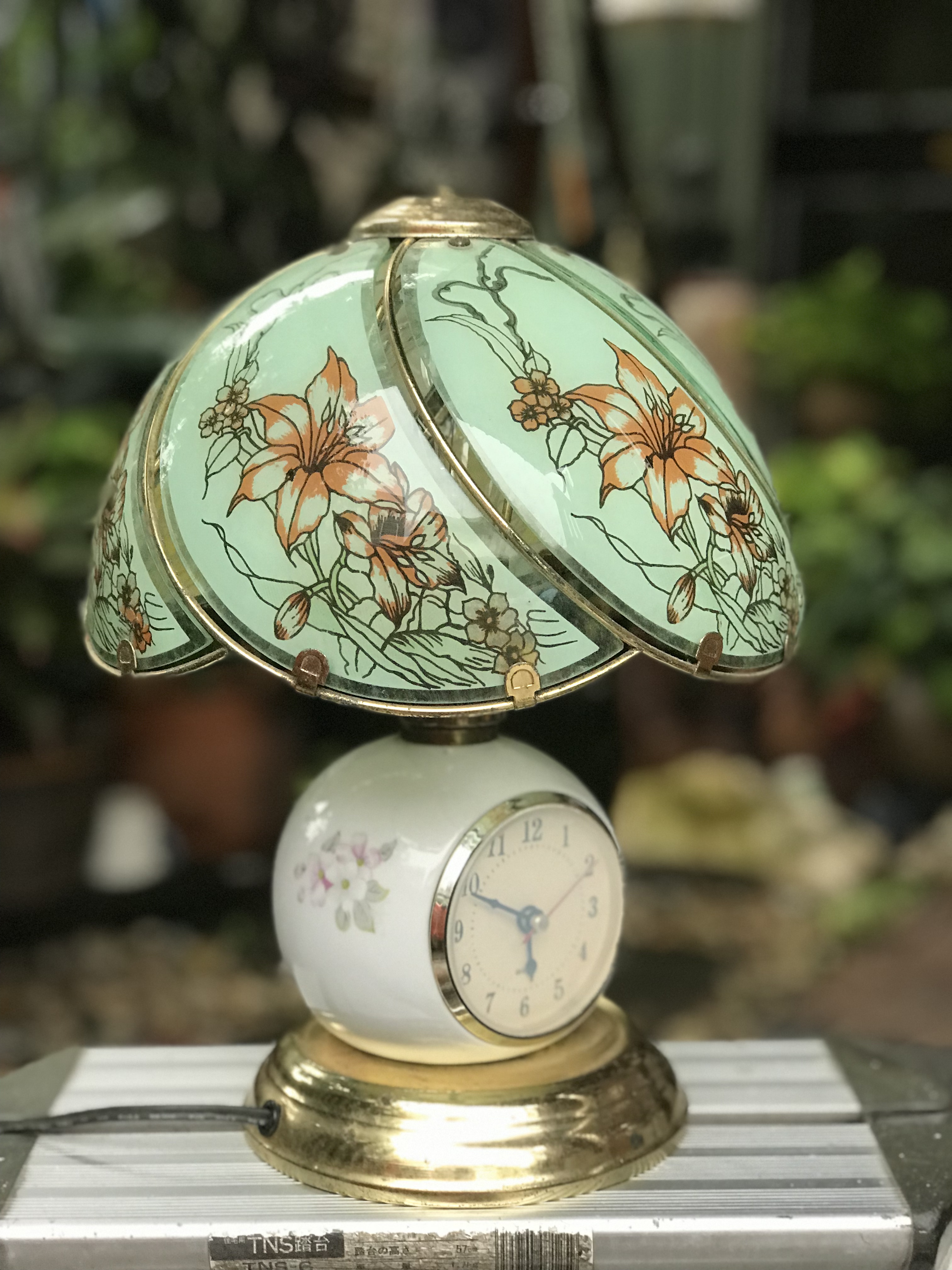 ของเก่าใช้งานได้ปกติ โคมไฟนาฬิกาตั้งโต๊ะ โคมไฟโบราณ โคมไฟวินเทจ ไม่แตก ไม่หัก ฐานด้านล่างไม่มีฝาครอบ สำหรับแต่งบ้าน คอนโด ร้านอาหาร ร้านกาแฟ แนววินเทจ ขนาดกว้าง 10 นิ้ว สูง 14 นิ้ว