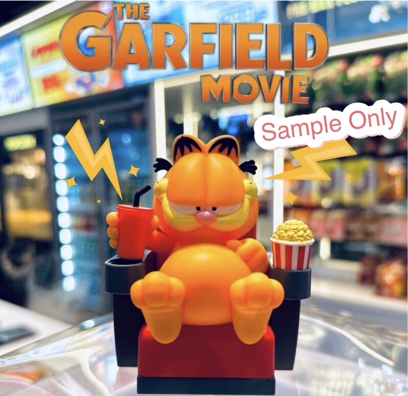 แมวส้มการ์ฟิลด์จอมแสบ Topper Garfiled : Garfield sitting in a movie theater chair with a drink and popcorn
