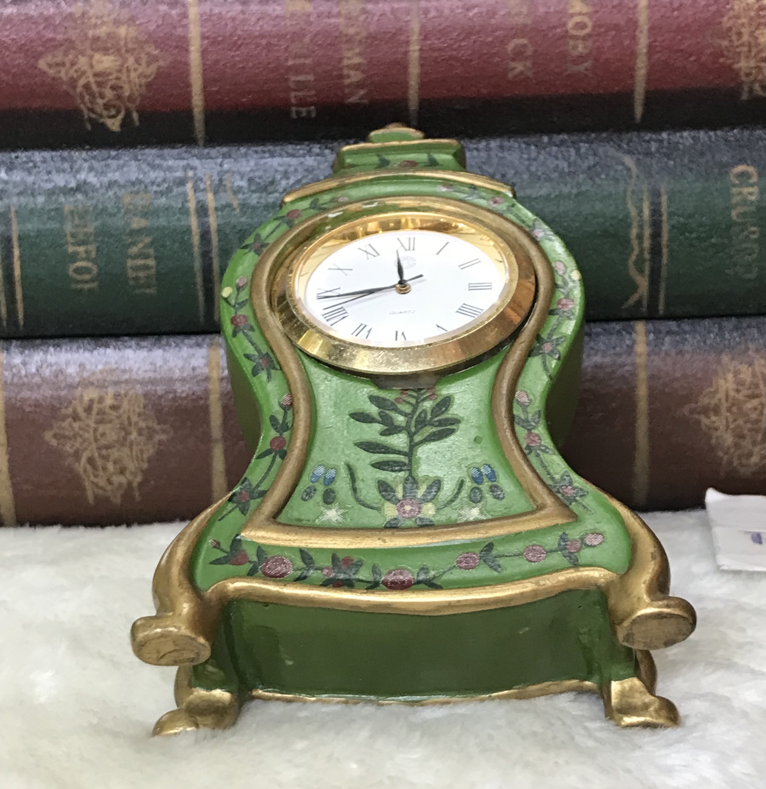 นาฬิกาตั้งโต๊ะโบราณ ขนาดเล็ก/ใช้งานปกติ Antique Swiss Made Beyer Clock,Green Case w/ Hand Painted Flowers