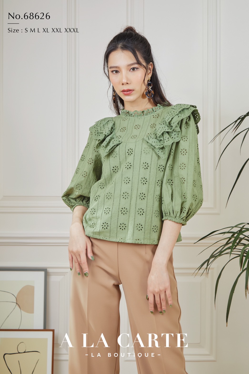 68626 เสื้อ A La Carte คอตตอนลูกไม้ปักฉลุแขน 3 ส่วน ปักฉลุสลับกับการปักเดินด้าย อกระบาย ทรงแขนสม็อกรูดโดยรอบ สีส้ม XL