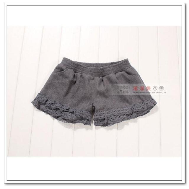 พร้อมส่ง กางเกงขาสั้นผ้าขนสัตว์ ชายลูกไม้ สีเทา