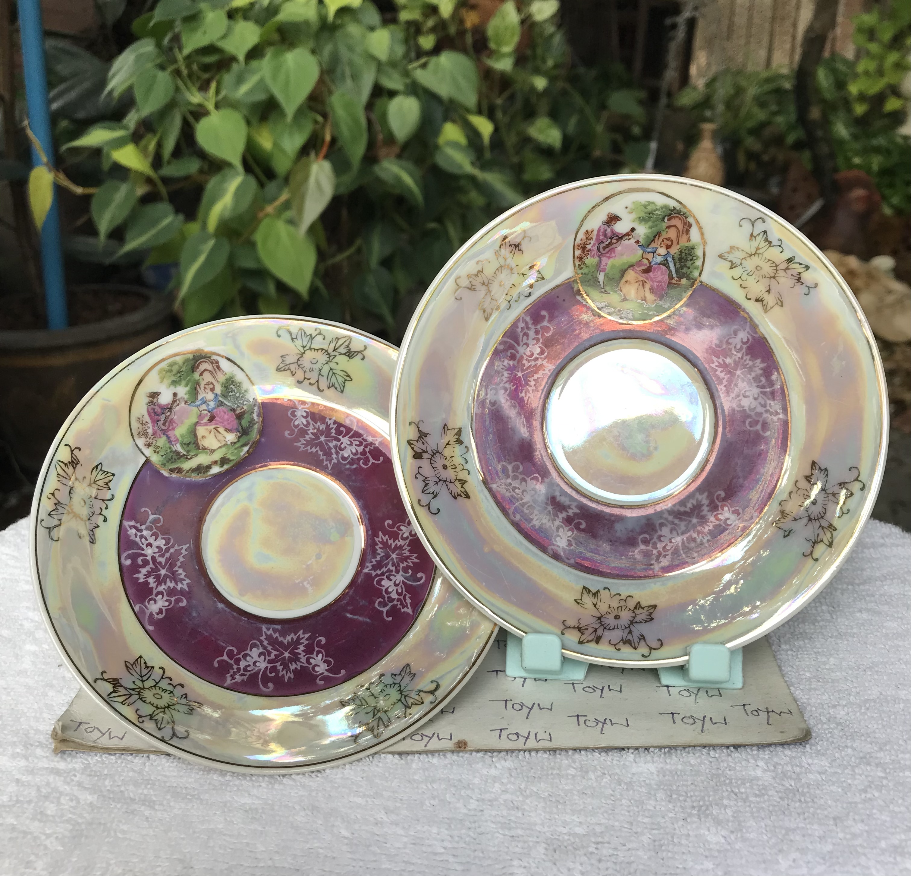 จานรองแก้ว ถ้วยชา/กาแฟเซรามิคเคลือบมุก ลาย La Reine Limoges with Fragonard Couple Scene ขนาดกว้าง 12 ซม