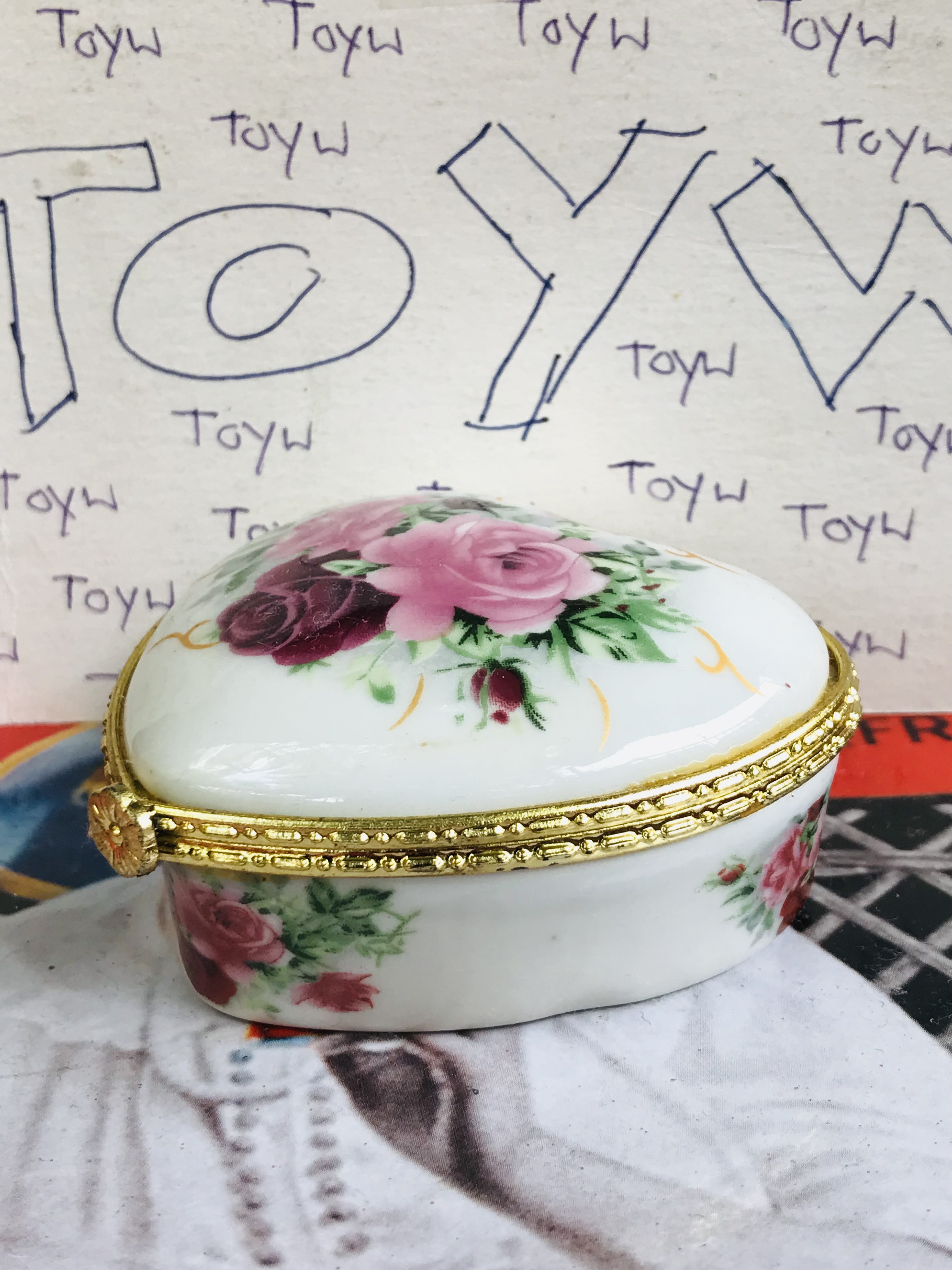 เริ่มต้น 120 บาท เก็บเก่า งานวินเทจตลับเซรามิค คละแบบคละลายคละขนาด ใส่ของใส่ยา ใ่ส่เครื่องประดับชิ้นเล็กๆ และของรักษ์อื่นๆ