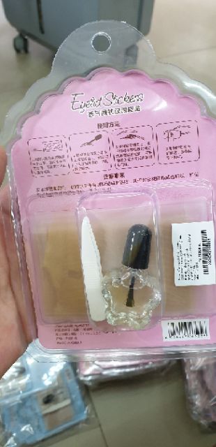 สติ๊กเกอร์ติดตา 2 ชั้น พร้อมกาว มี 3 แบบ กรุณาเลือกแบบค่ะ แบบ ละ 60 ชิ้น ราคา 79 บาท