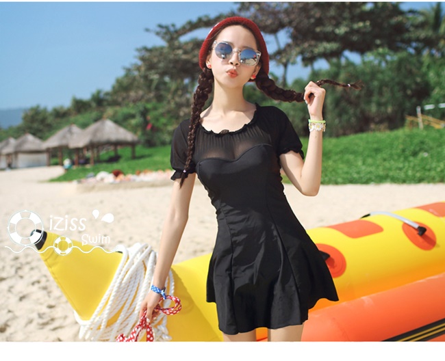 **พร้อมส่ง**บิกินี่ชุดว่ายน้ำวันพีซ one-piece สีดำ แขนตุ้กตา เล่นดีเทล sexy เล็กๆ ซีทรูช่วงเนินอกและแขน น่ารักไม่โป๊ สดใสรับลมทะเลสวยเหมือนแบบค่ะ