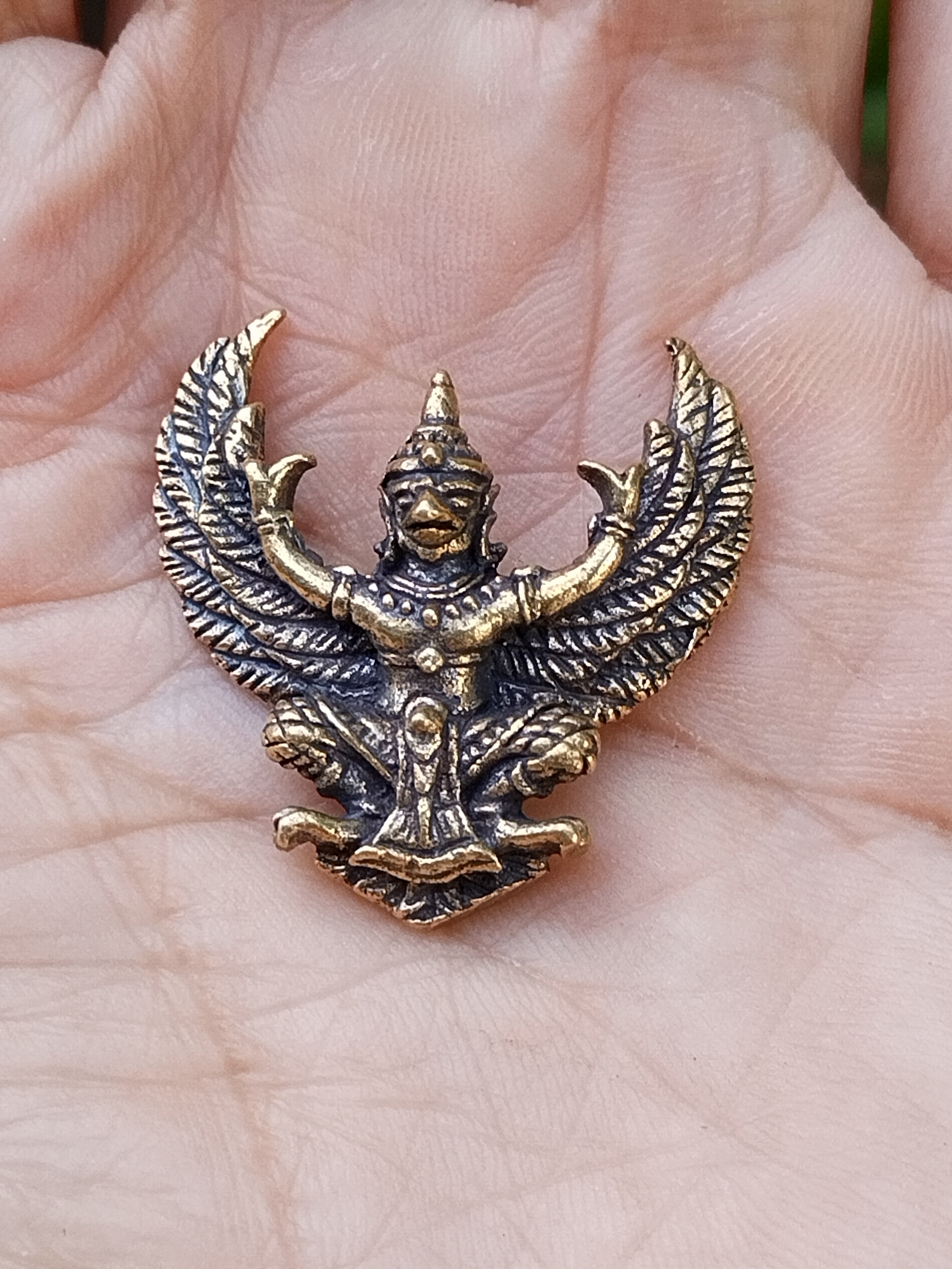 พญาครุฑ ทองเหลือง ขนาด 2.5x2.5 cm