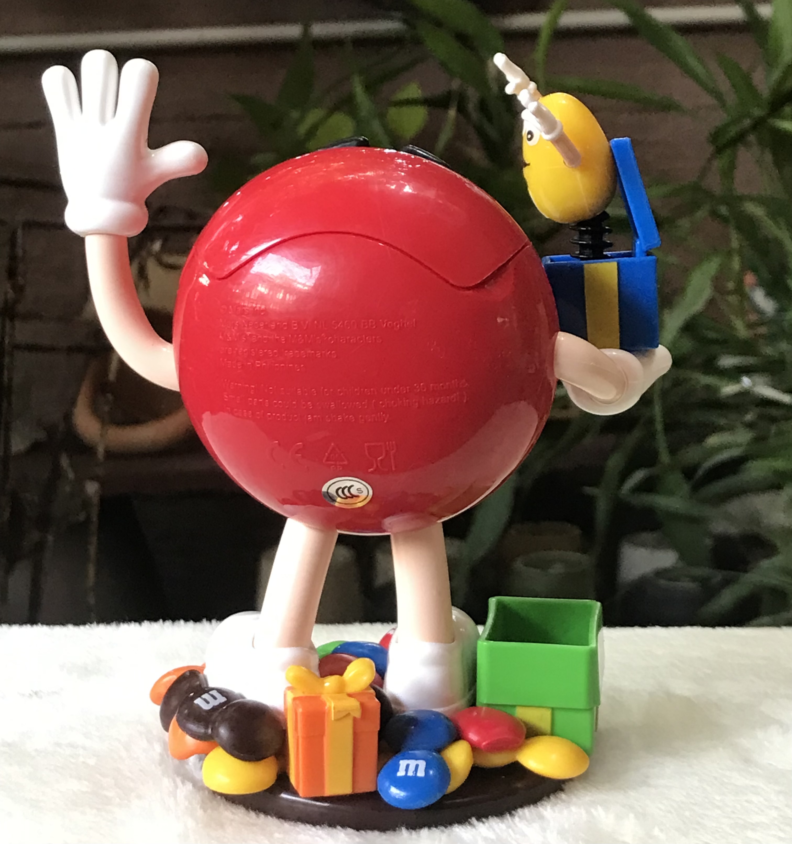 ￼โมเดล ตุ๊กตา M&M เอ็ม แอนด์ เอ็ม เปิดฝาหลังได้ แขนขยับได้ M&M Jack in the box Chocolate Candy Dispenser Toy