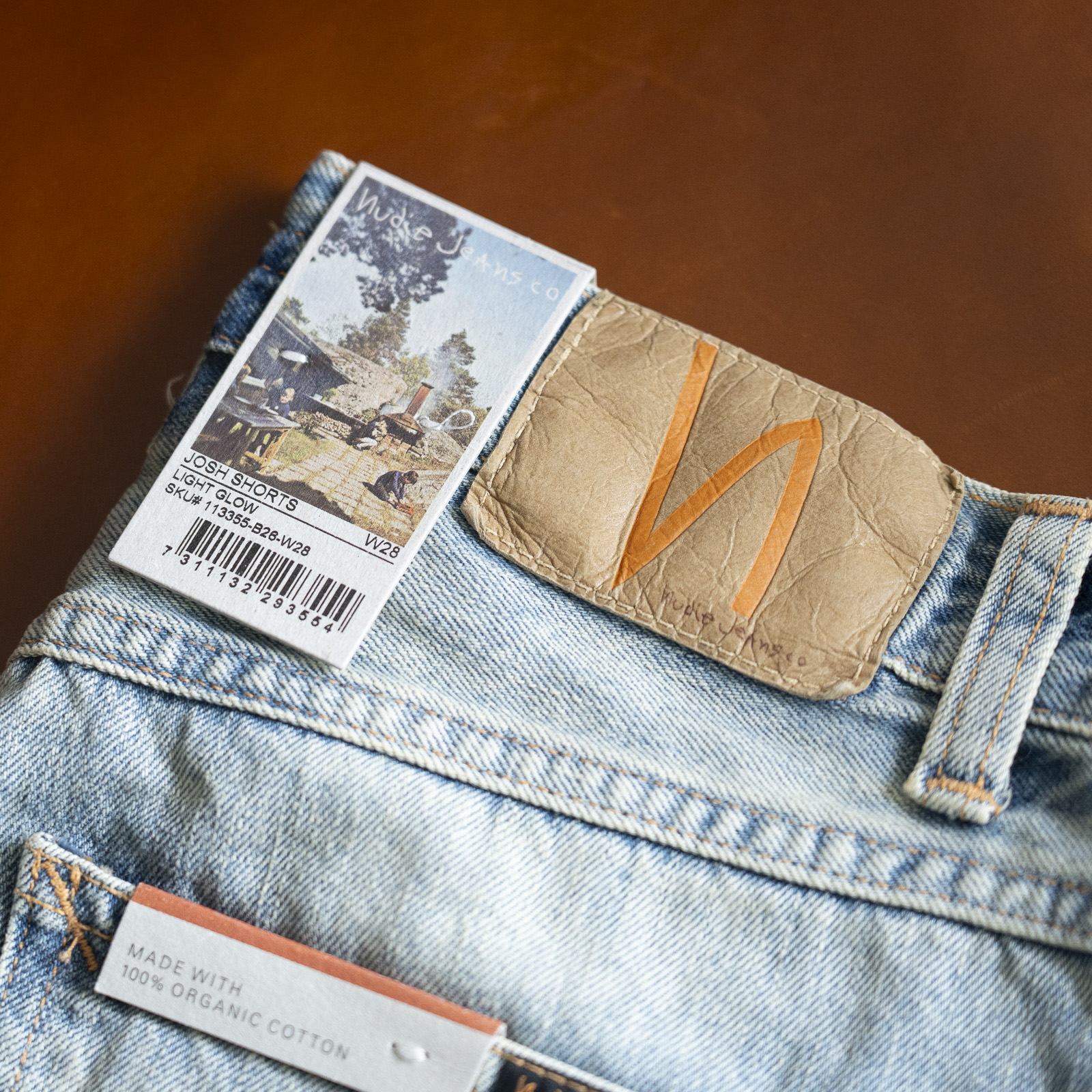 Nudie Jeans Josh Shorts Light Glow | กางเกงยีนส์ขาสั้นผู้ชาย ทรงคลาสสิก ผ้าฝ้ายออร์แกนิก