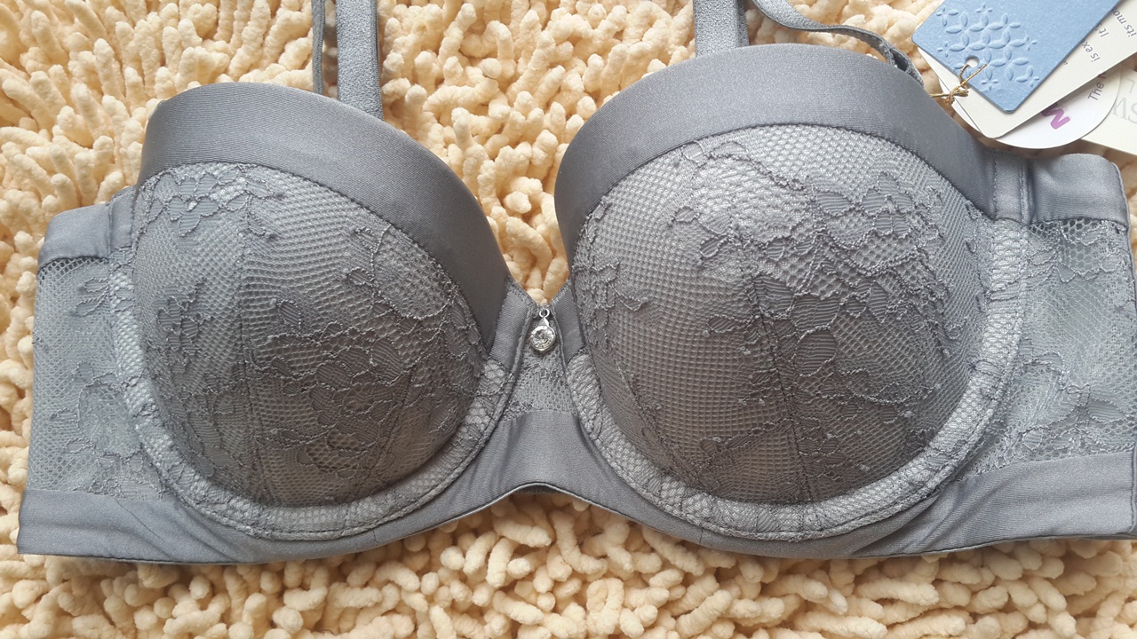 เสื้อชั้นในสตรีไทรอัมพ์