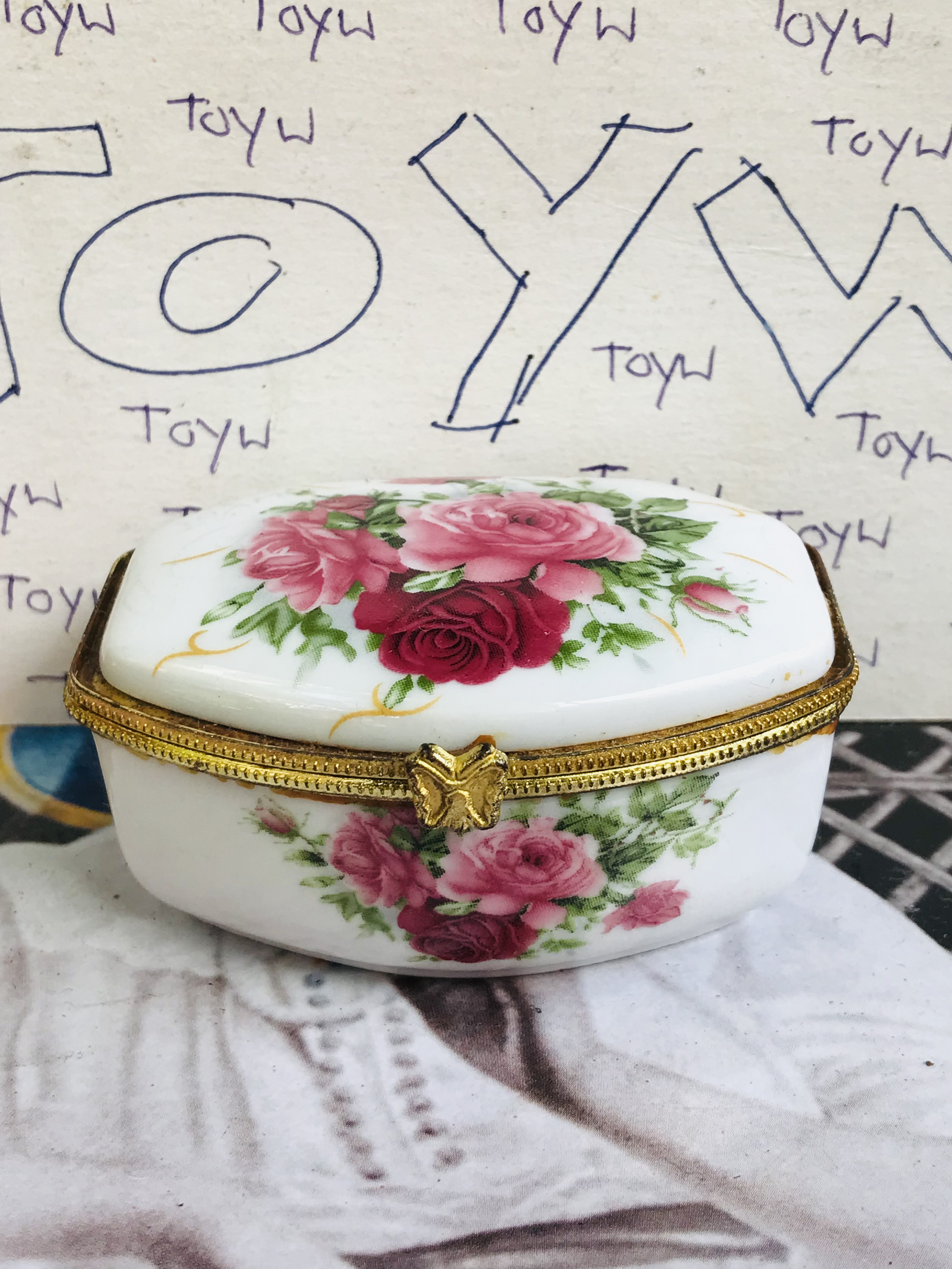 เริ่มต้น 120 บาท เก็บเก่า งานวินเทจตลับเซรามิค คละแบบคละลายคละขนาด ใส่ของใส่ยา ใ่ส่เครื่องประดับชิ้นเล็กๆ และของรักษ์อื่นๆ