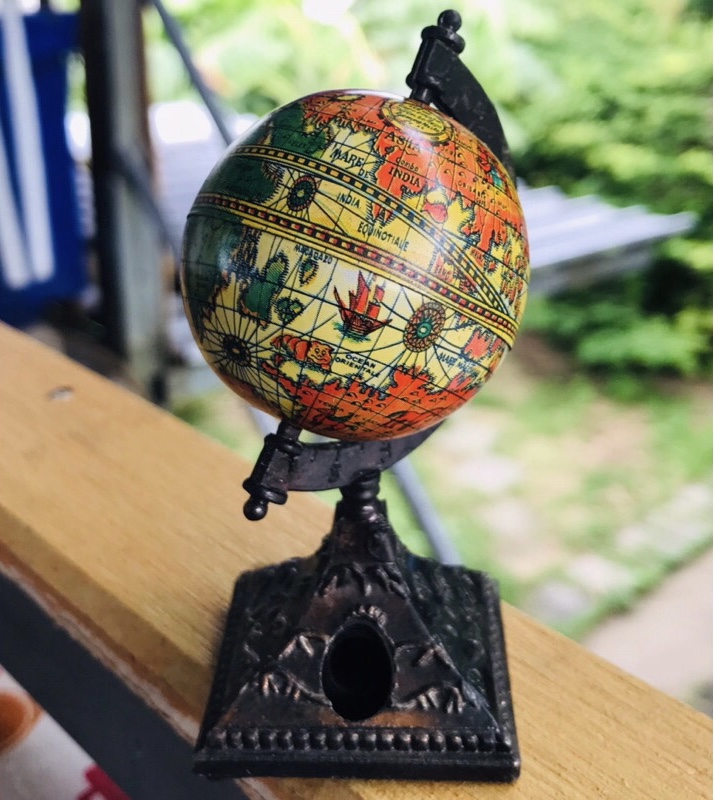 Antique Pencil Sharpener - Hong Kong กบเหลาดินสอเหล็กวินเทจ กบเหลาดินสอโบราณ สเตชันเนอรี Retro รูปทรงลูกโลก เครื่องเล่นแผ่นเสียง,เก็บสะสม ตั้งโชว์ แต่งบ้าน แต่งร้านสวยๆ