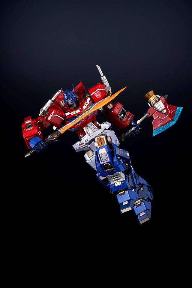 "Pre-Order" Kuro Kara Kuri Optimus Prime