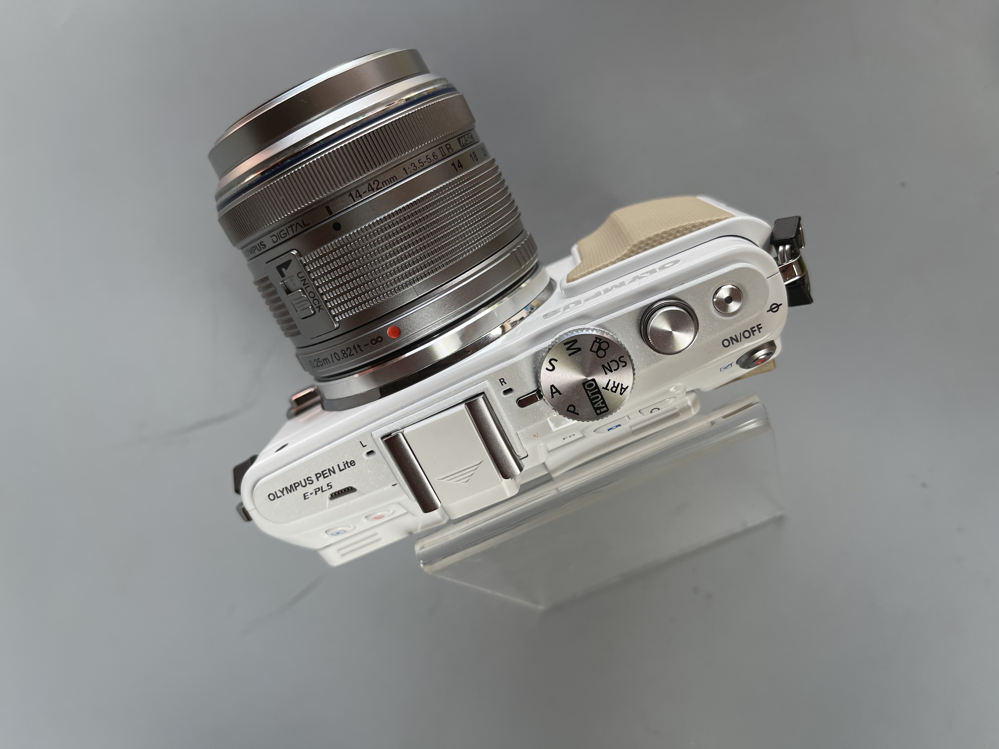 ขายกล้อง Olympus EPL5 ซื้อศูนย์ไทย สภาพเหมือนใหม่ แฟลชแท้ เลนส์คิด olympus 14-42mm , olympus 40-150mm แถมเลนส์olympus15mm f8 cap lens , ถ่นแท้ 2 ก้อน ราคาsetนี้สุดคุ้ม