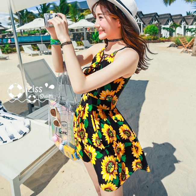 ***พรีออเดอร์***บิกินี่ชุดว่ายน้ำวันพีซ one-piece สีขาวเหลืองพิมพ์ลายดอกทานตะวัน เล่นดีเทล sexy เล็กๆ ช่วงร้อยเชือกสลับผูกเป็นโบว์ น่ารักไม่โป๊ สดใสรับลมทะเลสวยเหมือนแบบค่ะ