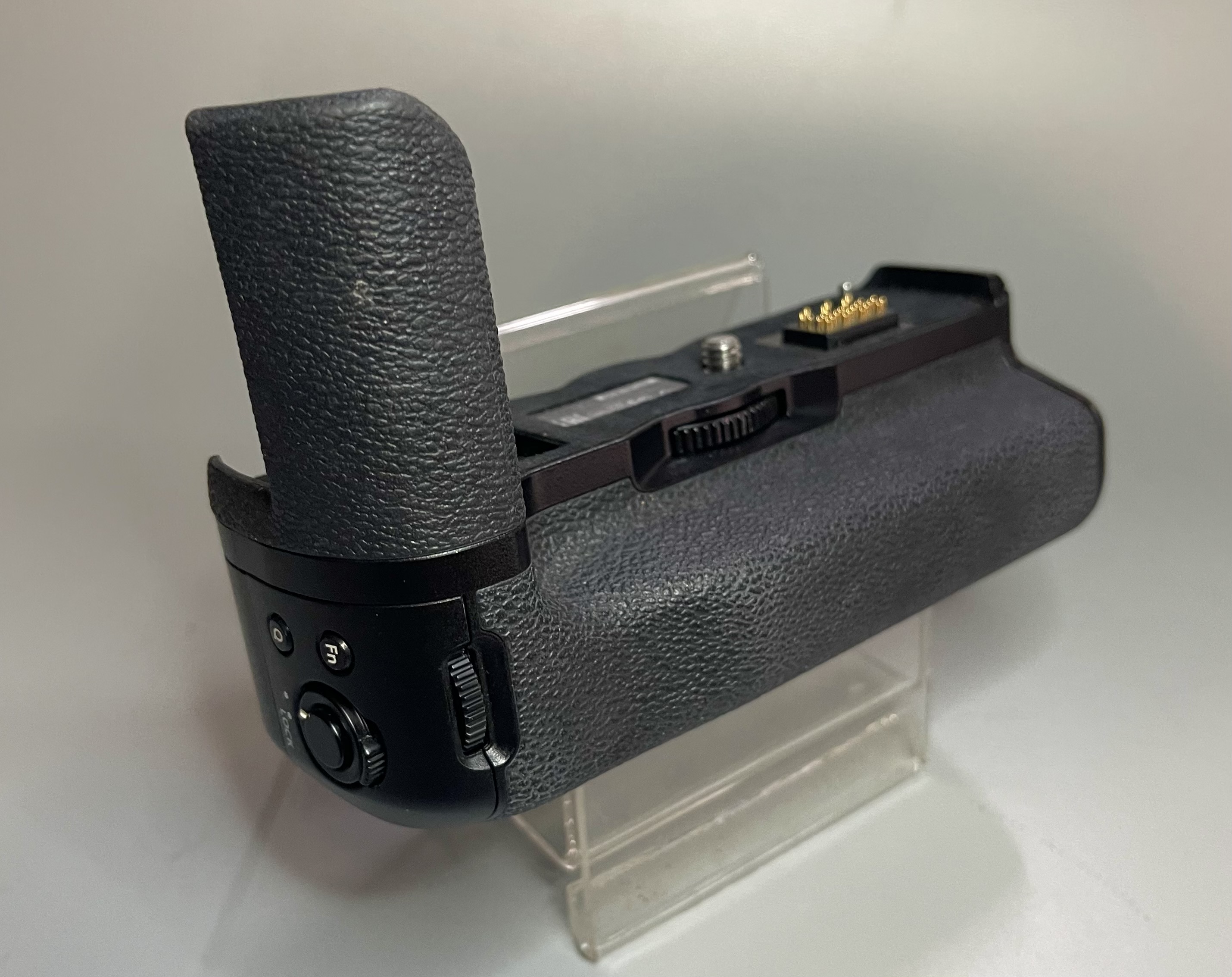 Fujifilm Battery Grip VPB-XT2 หมดประกันศูนย์ ของแท้ ยกกล่อง สภาพดี สภาพทั่วไป98% ยังไม่ได้ใช้งาน ใช้งานได้ปกติ 100%