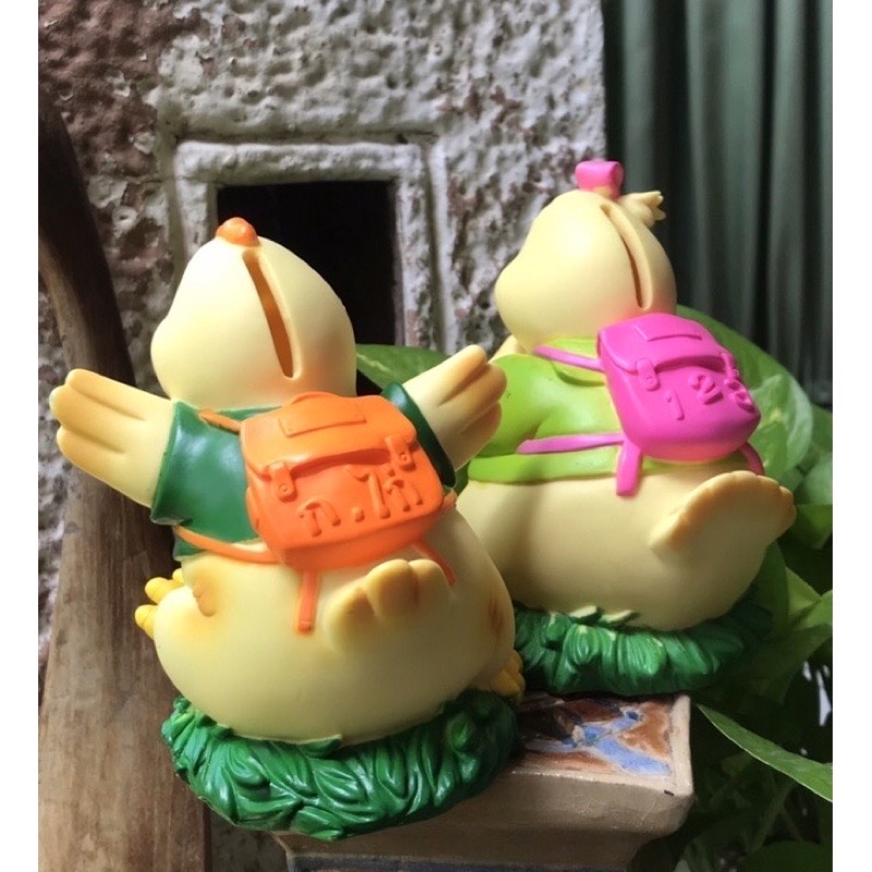 มือสองเริ่มต้น 390 บาท กระปุกออมสิน ธกส ออมสินแม่ไก่ถือตะกร้า น้องไก่สะพายเป้ ธนาคาร ธกส ขนาดสูงประมาณ 5-6 นิ้ว