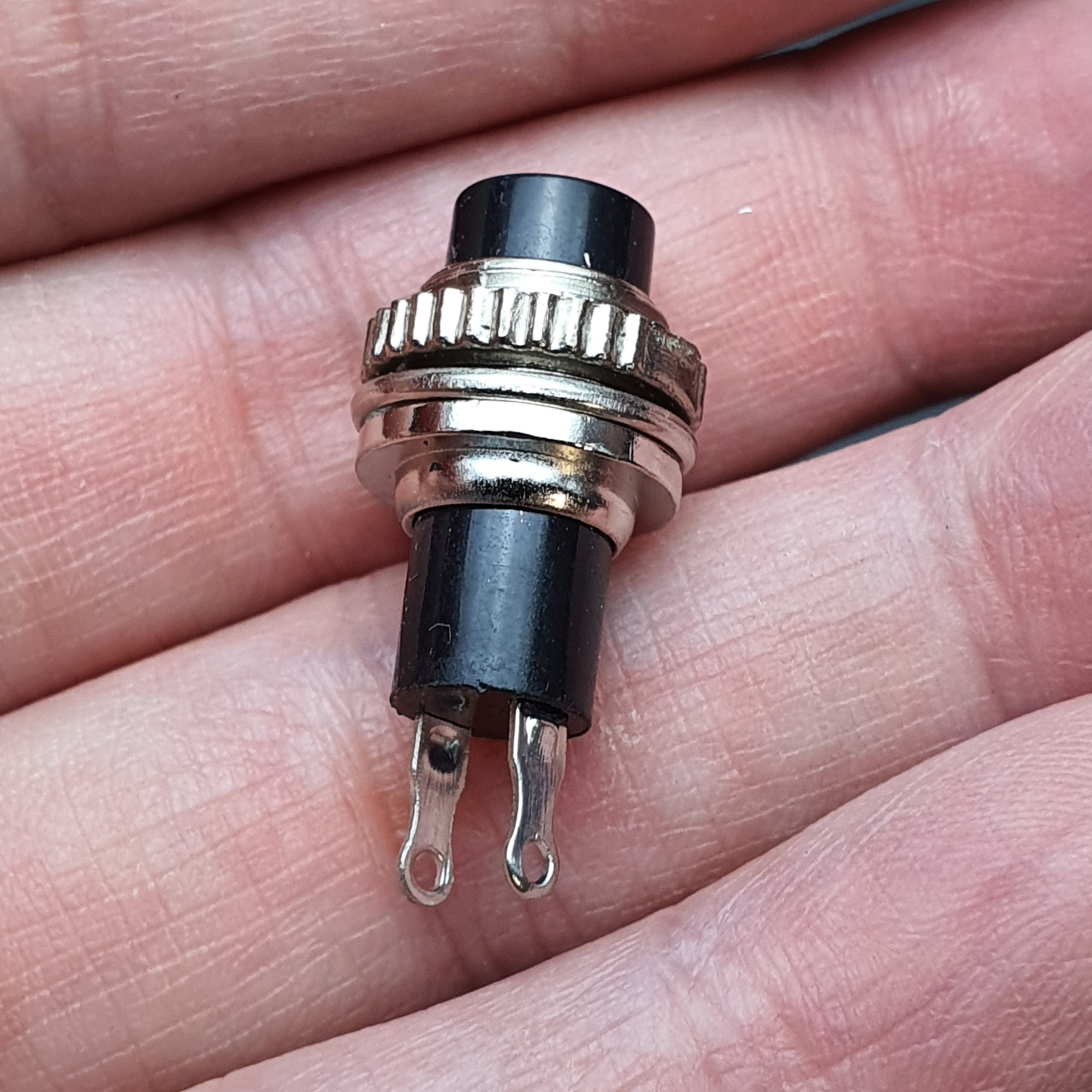 สวิตช์ กดติด/ปล่อยดับ DS-314 10mm (สีดำ) 1 ชิ้น