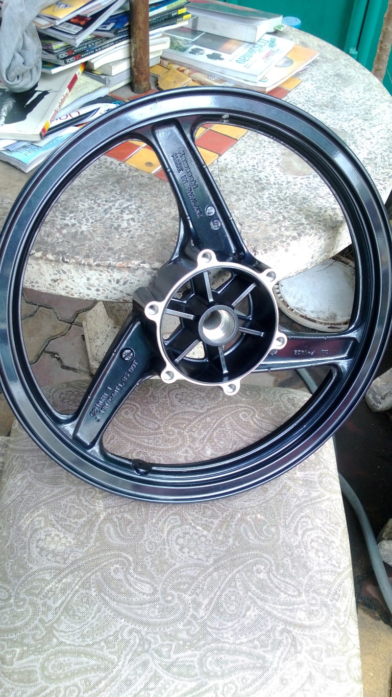 วงล้อแม็ก หน้า Kawasaki ZX 150 แท้