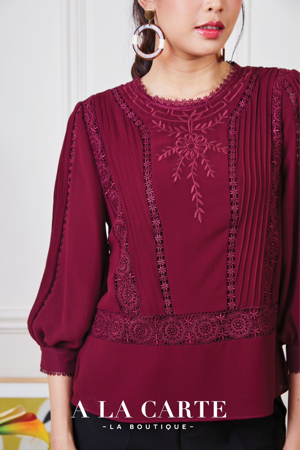 68765 เสื้อชีฟอง A LA CARTE งานปัก แทรกทริม สวยหรู มีซับใน ขนาด 3XL 46" สีขาว แดง เทา