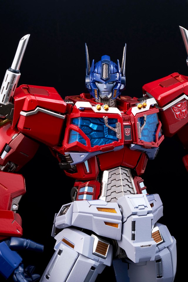 "Pre-Order" Kuro Kara Kuri Optimus Prime