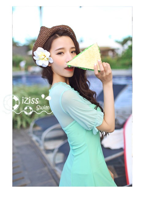 **พร้อมส่ง**บิกินี่ชุดว่ายน้ำวันพีซ one-piece สีดำ แขนตุ้กตา เล่นดีเทล sexy เล็กๆ ซีทรูช่วงเนินอกและแขน น่ารักไม่โป๊ สดใสรับลมทะเลสวยเหมือนแบบค่ะ