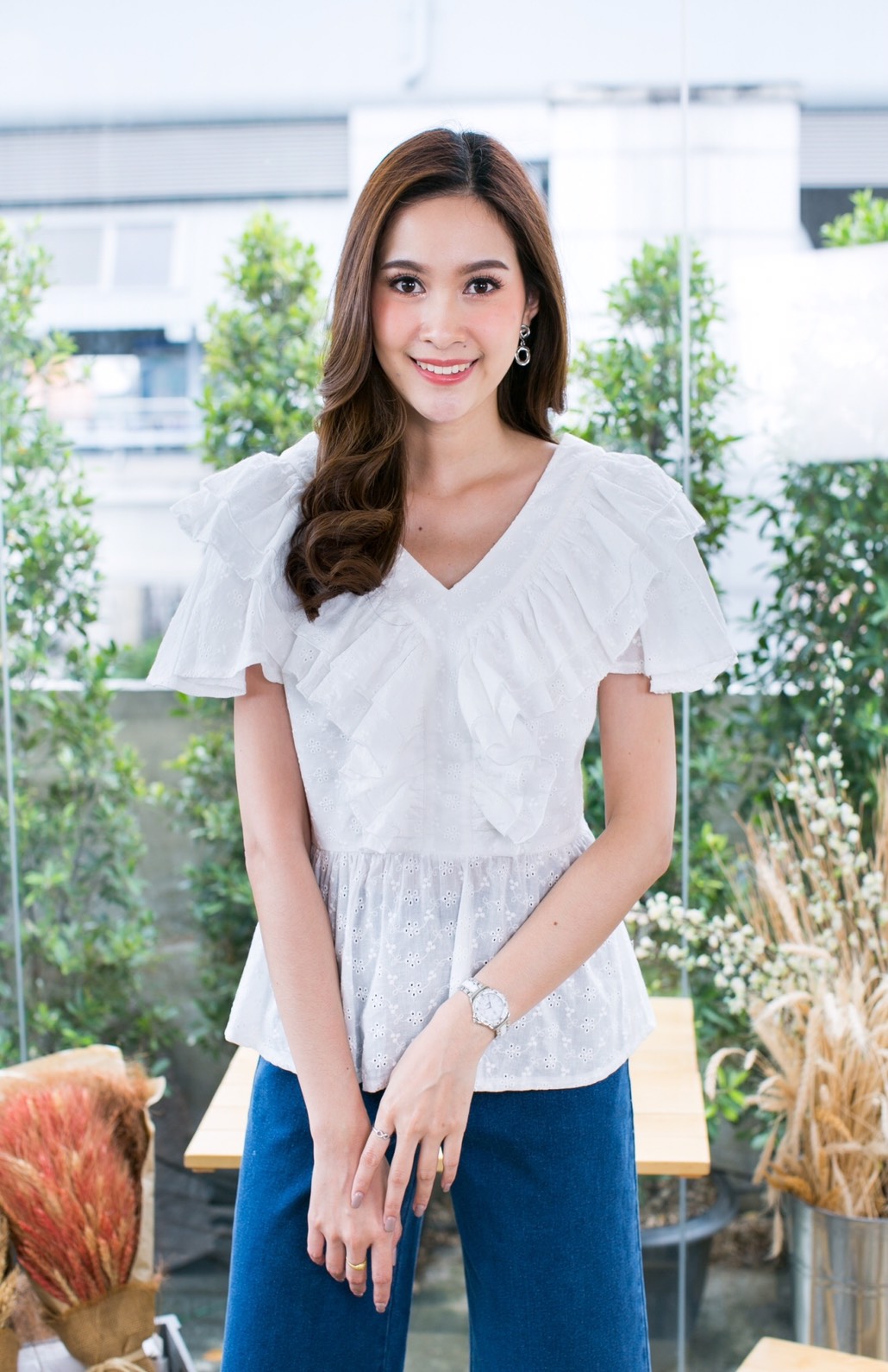 เสื้อลูกไม้ผ้าคอตตอนฉลุ 2M ดีไซน์ คอวี หน้าหลังแขนสั้นระบาย แพทเทิร์นทรงเข้ารูป มีซับในด้านหน้า ซิปข้าง สวมใส่ง่าย แบบสวยหวานใส่ออกงานได้ค่ะ สีขาว S-XL สีชมพู S,M,XL ความยาว 24 นิ้ว