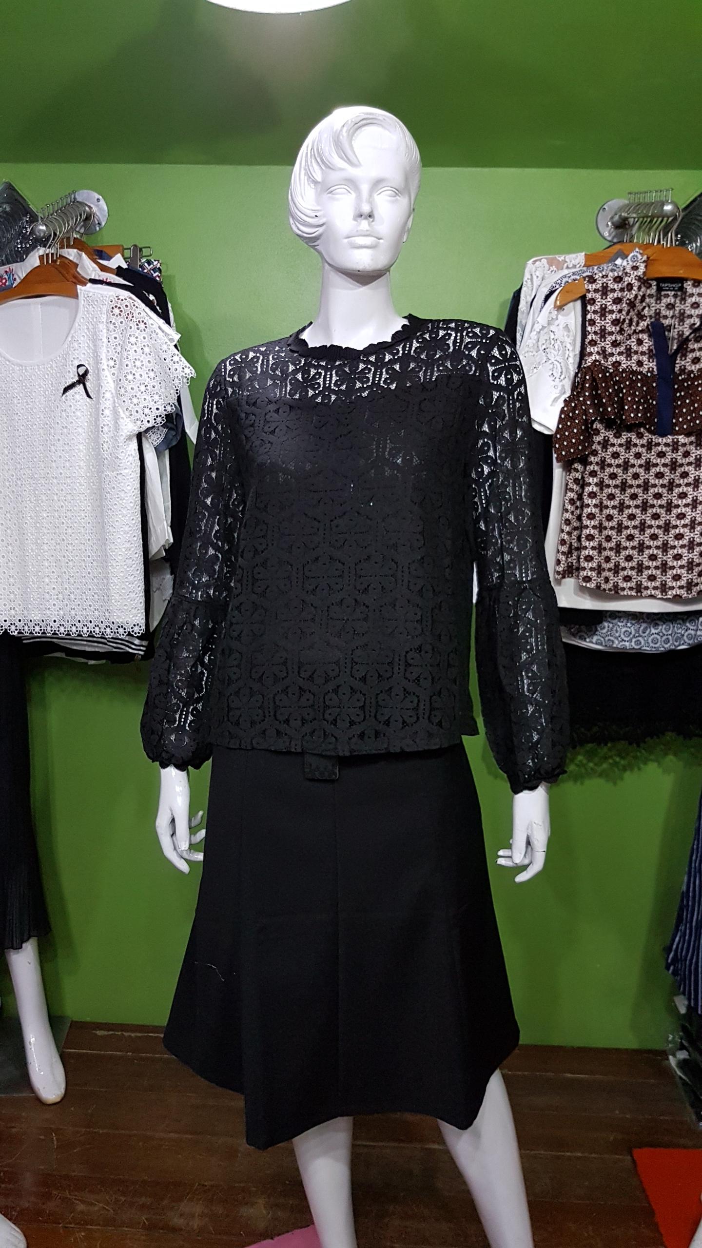 เสื้อลูกไม้แขนยาวสีดำ SO GOOD มีซับใน ( ผ้าไม่ยืดค่ะ ) ค่ะ