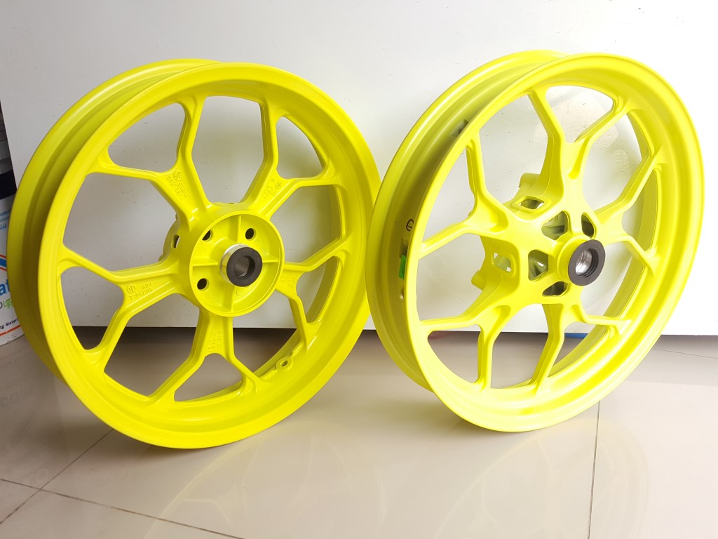 (Mslaz) ชุดวงล้อแม็ก หน้าหลัง Yamaha M-Slaz (สีเขียว) แท้ (ขายเป็นคู่)