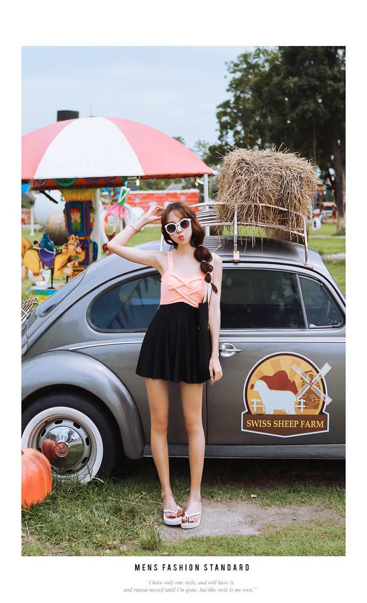 ***พรีออเดอร์***บิกินี่ชุดว่ายน้ำวันพีซ one-piece สีส้มตัดต่อกระโปรงสีดำ เล่นดีเทลแต่งลายสานกันช่วงอก กระโปรงกางเกงด้านใน สดใสน่ารักรับลมทะเล สวยเหมือนแบบค่ะ