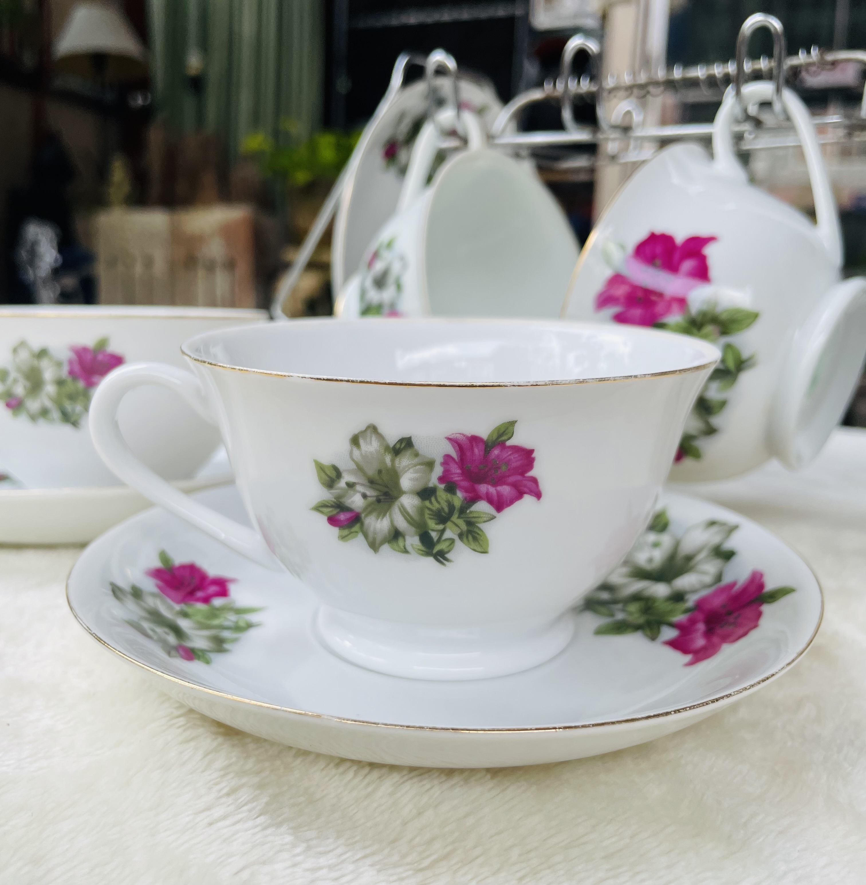 ￼4 ชุด 8 ชิ้น (ถ้วย 4 จานรอง 4)ชุดถ้วยน้ำชา ถ้วยกาแฟพร้อมจานรอง ขอบทอง ลายดอกผักบุ้ง ดอกสวยสีสด Tea/Coffee Cup & Saucer