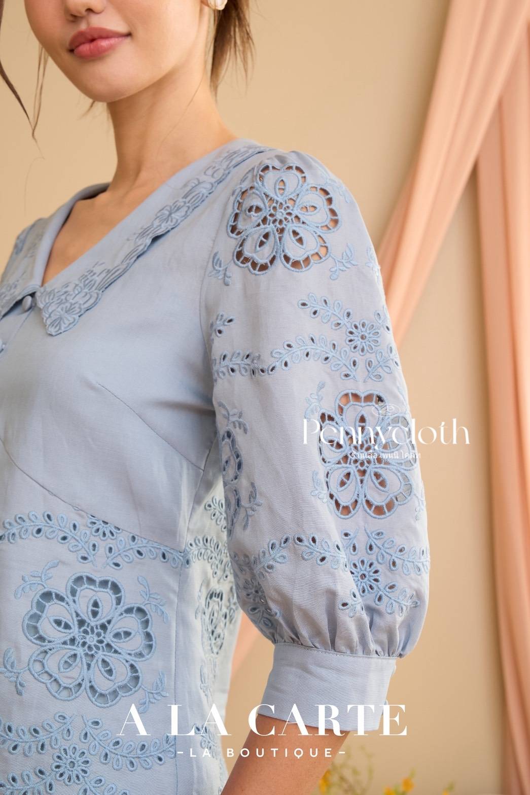 A La Carte รหัส 69878 เสื้อลินินซิลด์ คอปก งานปักฉลุ มีซิปหลัง