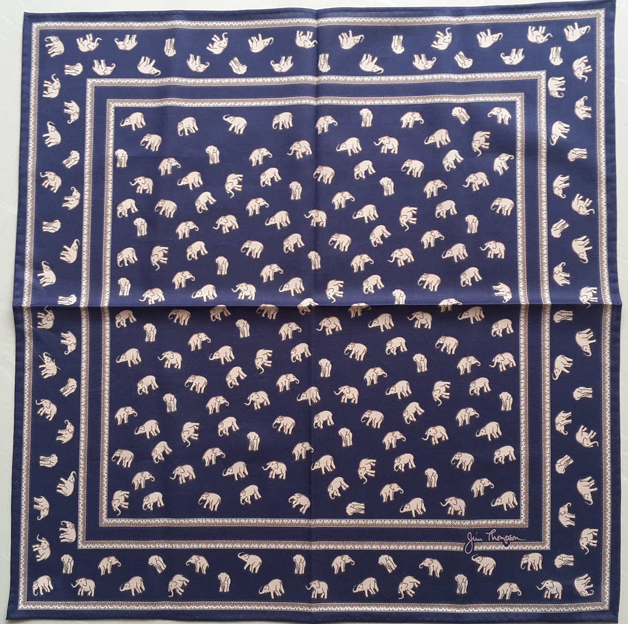 ผ้าเช็ดหน้า : จิม ทอมป์สัน