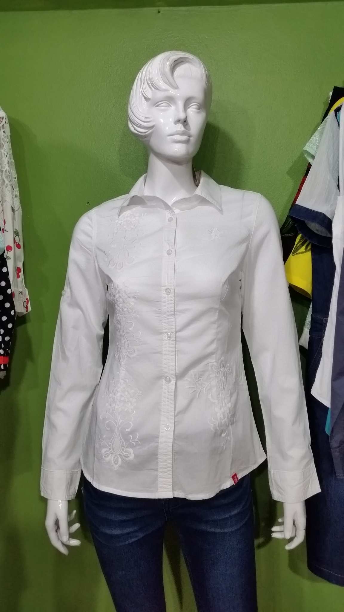 เสื้อเชิ๊ตแขนยาวสีขาว edc งานปัก ผ้า cotton 100 % (ผ้าไม่ยืดค่ะ ) ค่่ะ