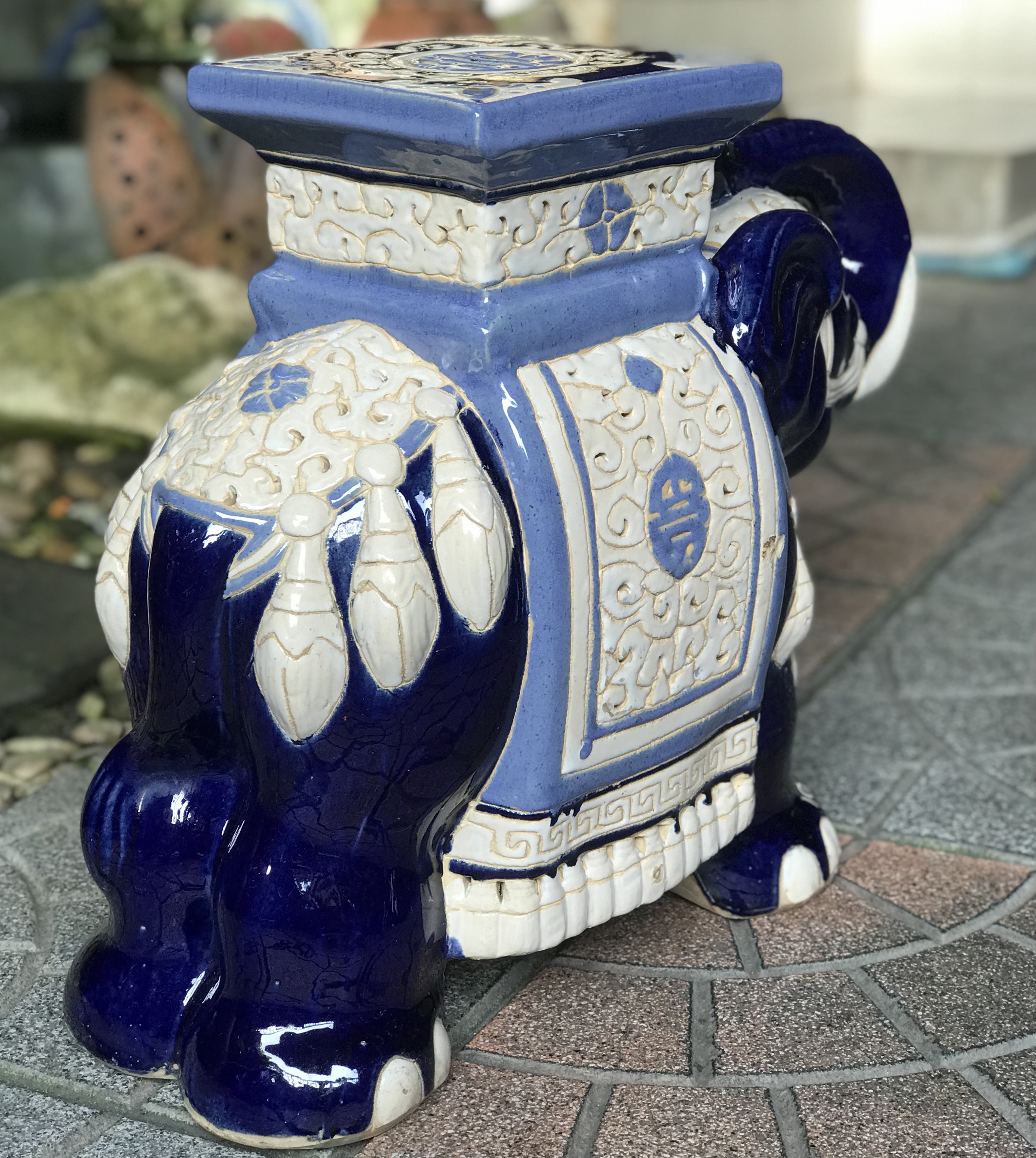1 เชือก เก่ากว่า 40 ปี กี๋ช้างเซรามิค กี๋วางกระถาง แจกัน รูปปั้นช้าง LARGE CERAMIC ELEPHANT PLANT STAND SIDE TABLE,1980S