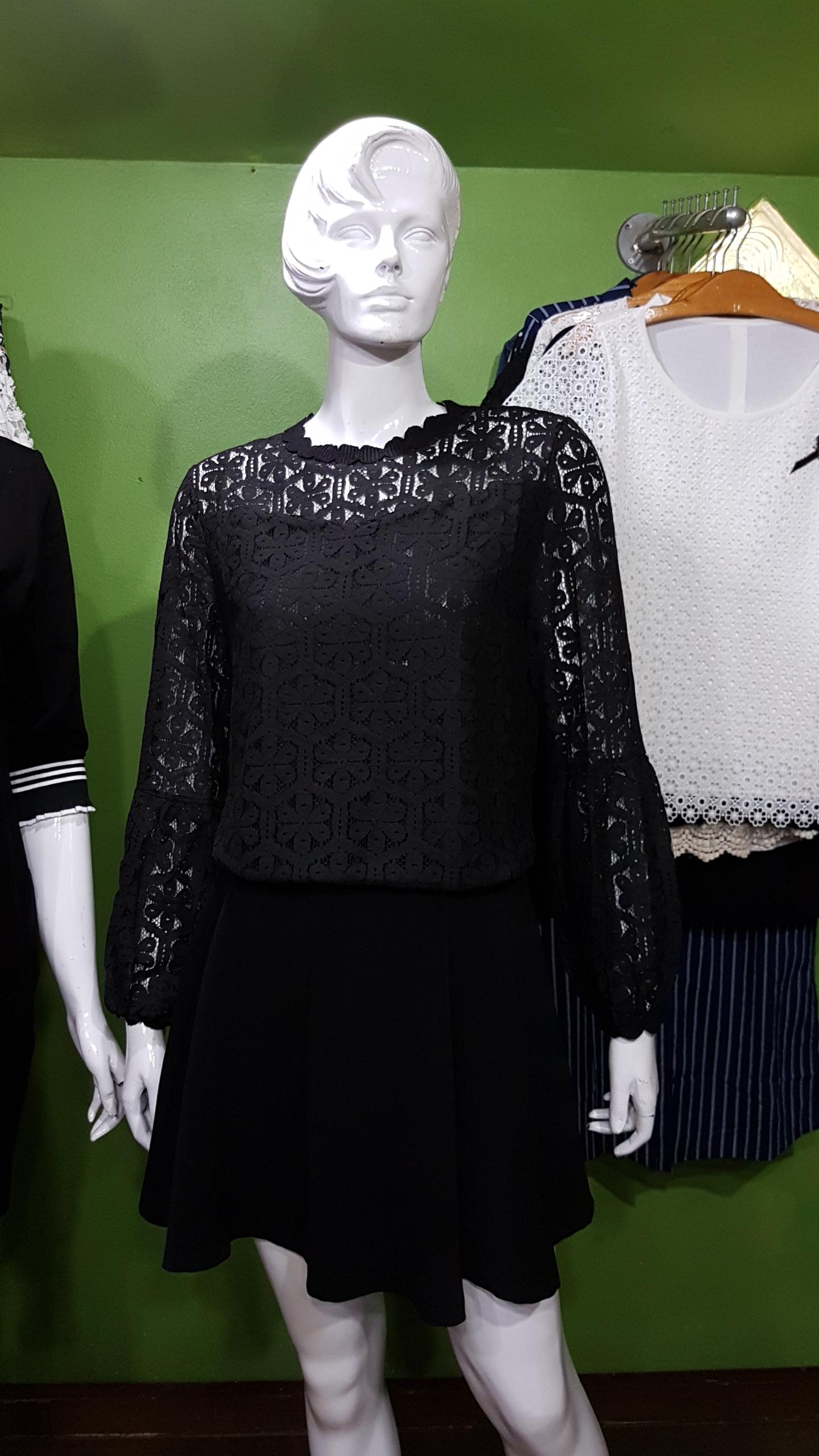 เสื้อลูกไม้แขนยาวสีดำ SO GOOD มีซับใน ( ผ้าไม่ยืดค่ะ ) ค่ะ