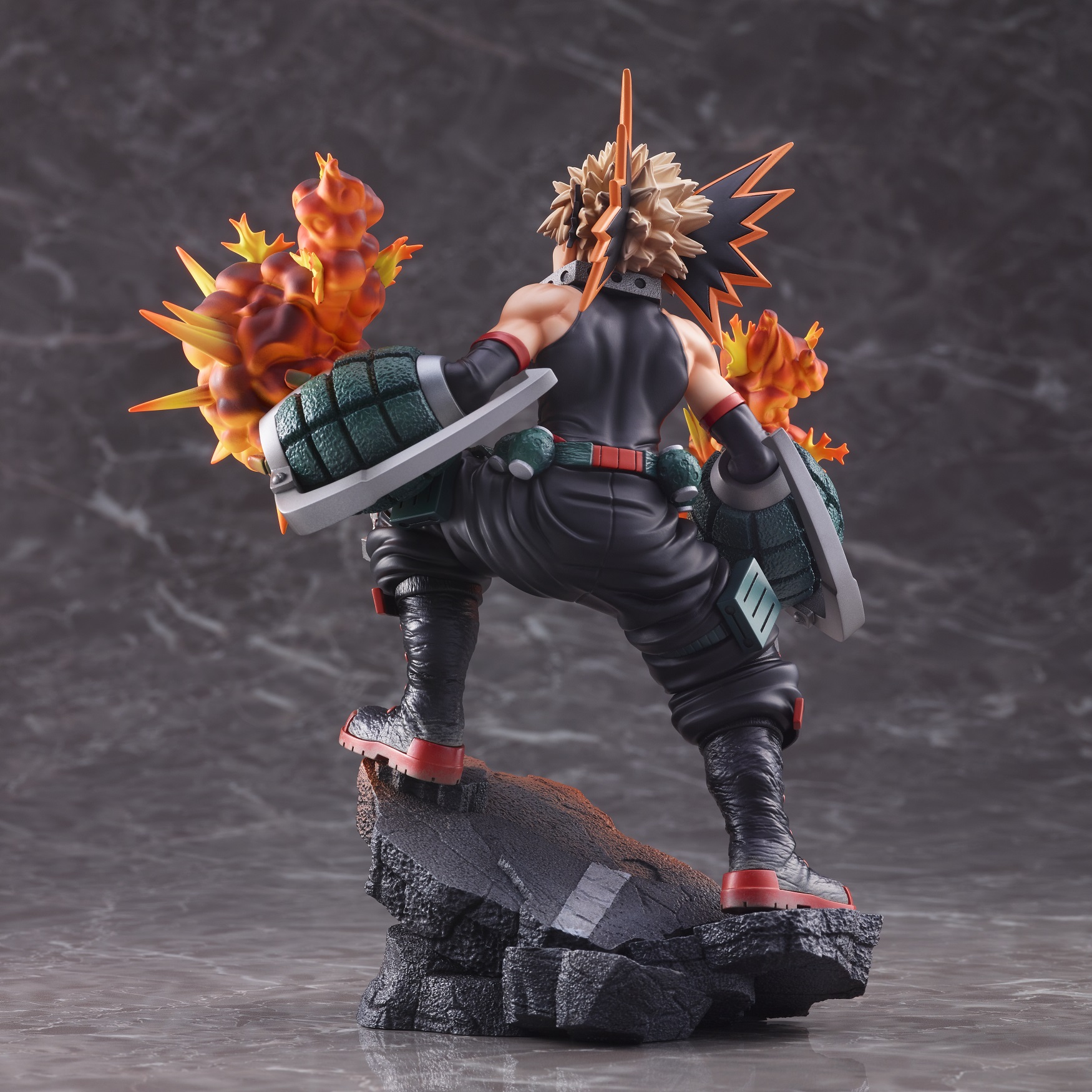 "Pre-Order" Takara Tomy 1/8 MY HERO ACADEMIA figure Katsuki Bakugo