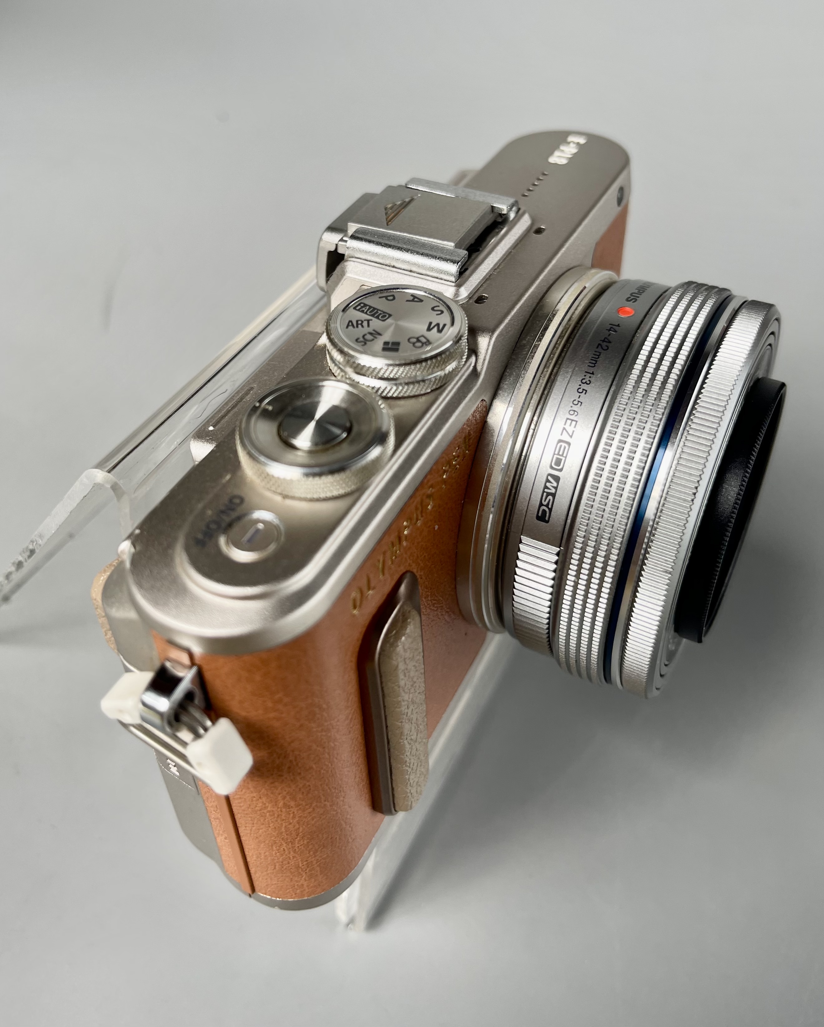 ขาย Olympus EPL8 Lens 14-42 kit (สีน้ำตาล)ชัตเตอร์ 4037 สภาพสวยราคาประหยัด