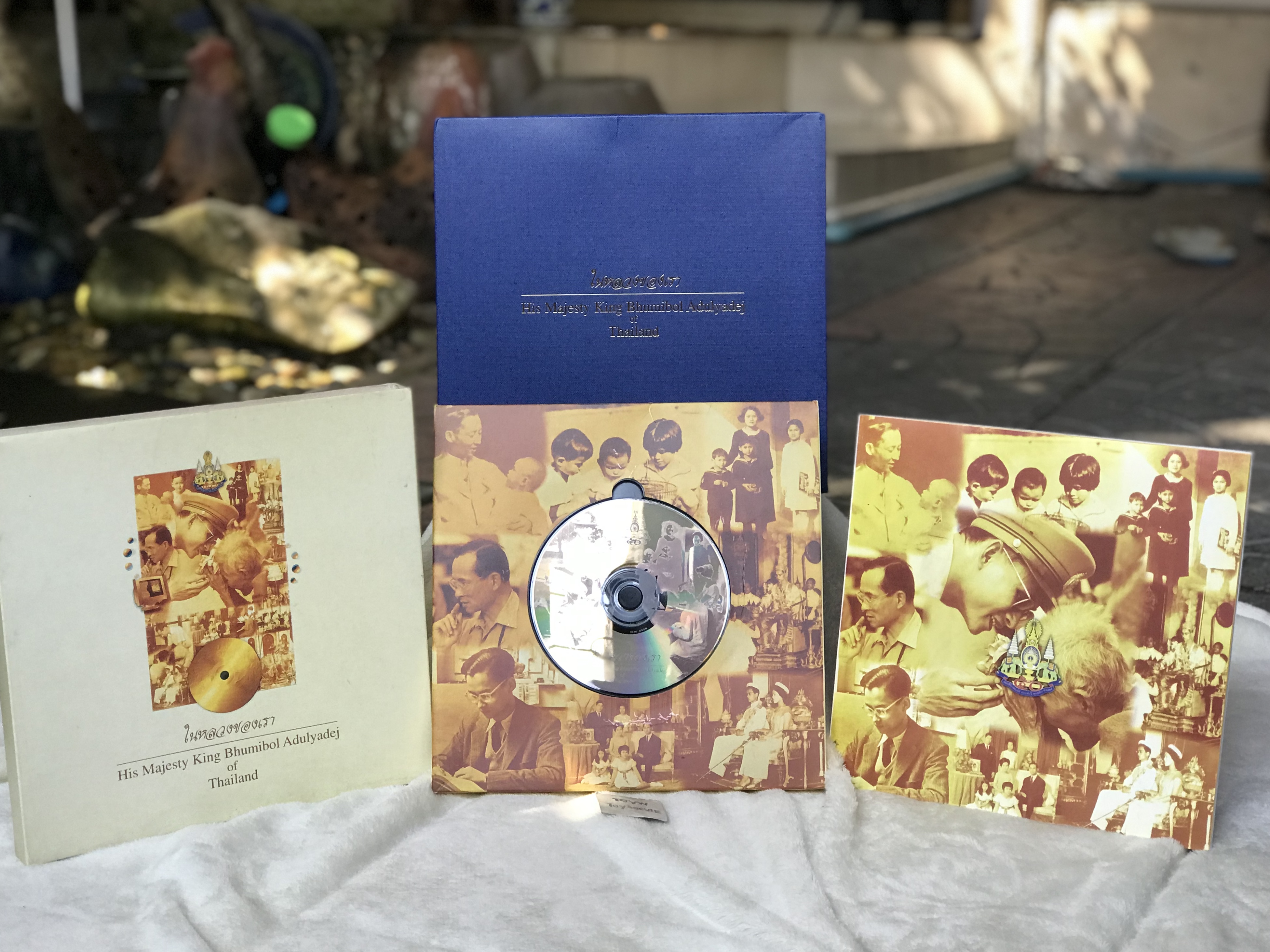 ￼เก่าเก็บBox Set-CD พร้อมหนังสือในหลวงของเรา His Majesty King Bhumibol Adulyadej Thailand เฉลิมพระเกียรติ รัชกาลที่ 9