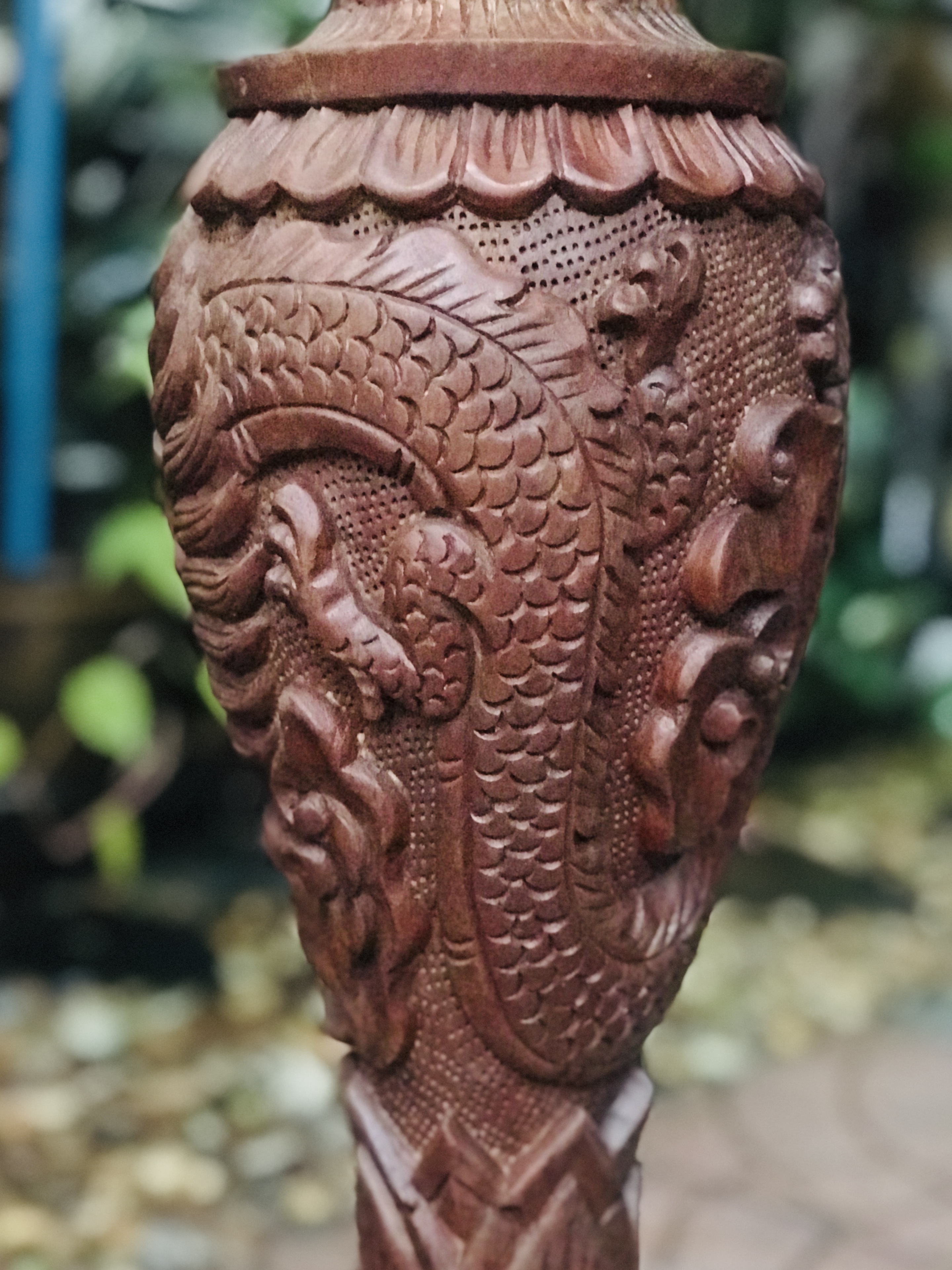 ทักสอบถามราคานะคะ งานเก่า แจกันไม้สักกลึง แกะลายมังกรพันรอบ ขนาดกว้าง 20 ซม สูง 79 ซม