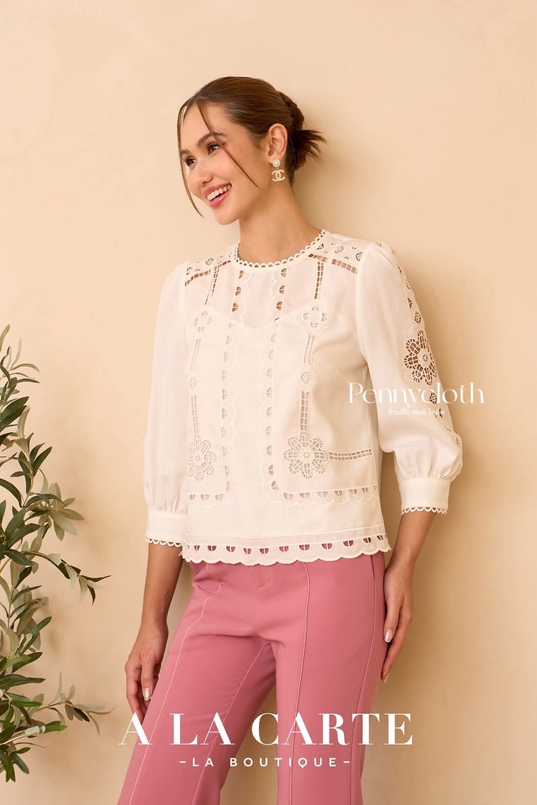 69879 เสื้อ Alacarte ลินินซิลด์ งานปักฉลุ ลายกราฟิกและดอกไม้ คอกลม แขน 5 ส่วน by PENNY CLOTH