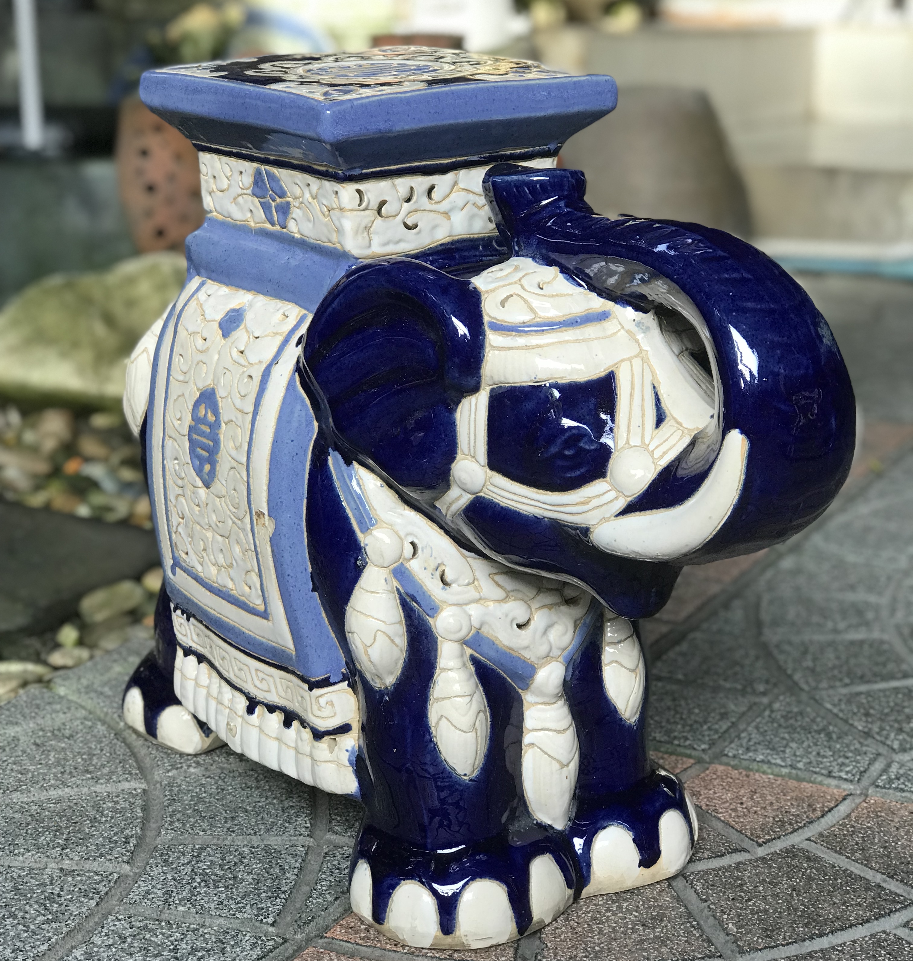 1 เชือก เก่ากว่า 40 ปี กี๋ช้างเซรามิค กี๋วางกระถาง แจกัน รูปปั้นช้าง LARGE CERAMIC ELEPHANT PLANT STAND SIDE TABLE,1980S