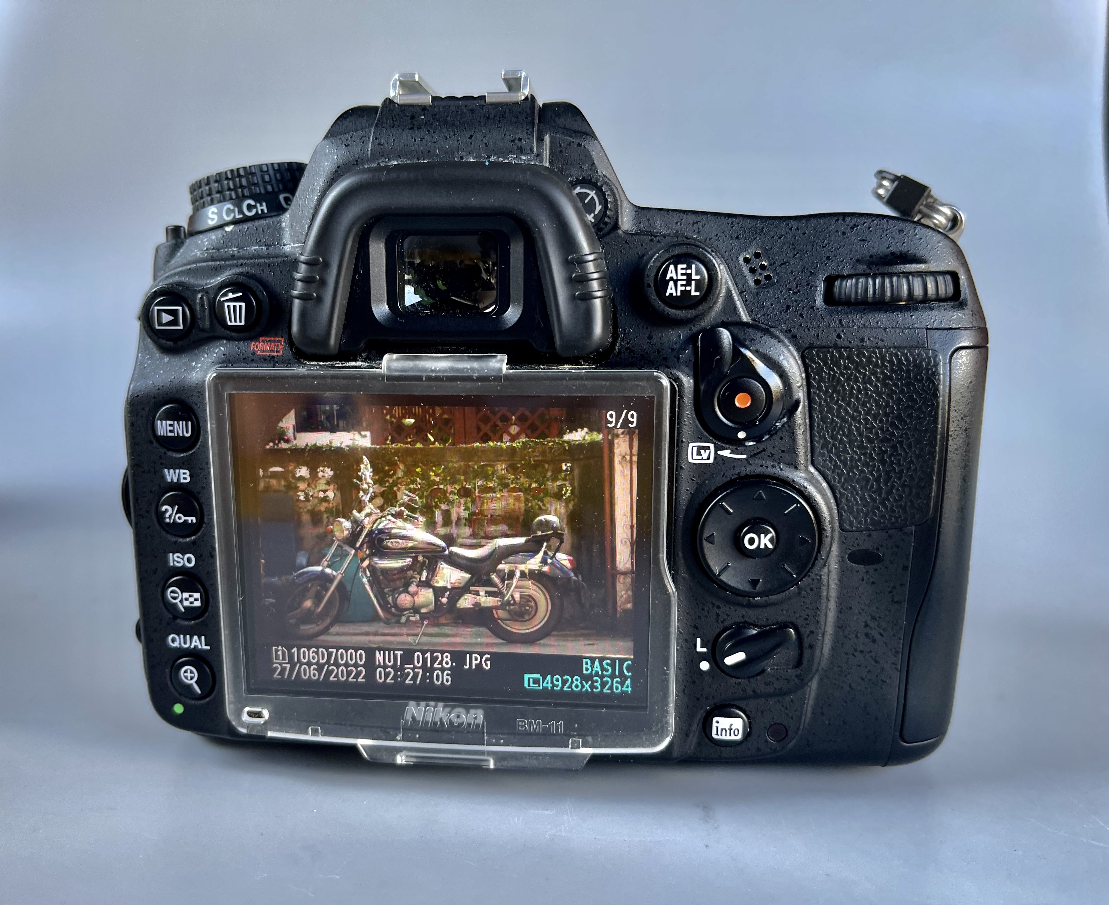 ขาย Nikon D7000 เลนส์ 18-105mm f3.5-5.6 ใช้น้อยขัตเตอร์ 10371 อปกศ เก่าเก็บแต่สภาพเหมือนใหม่