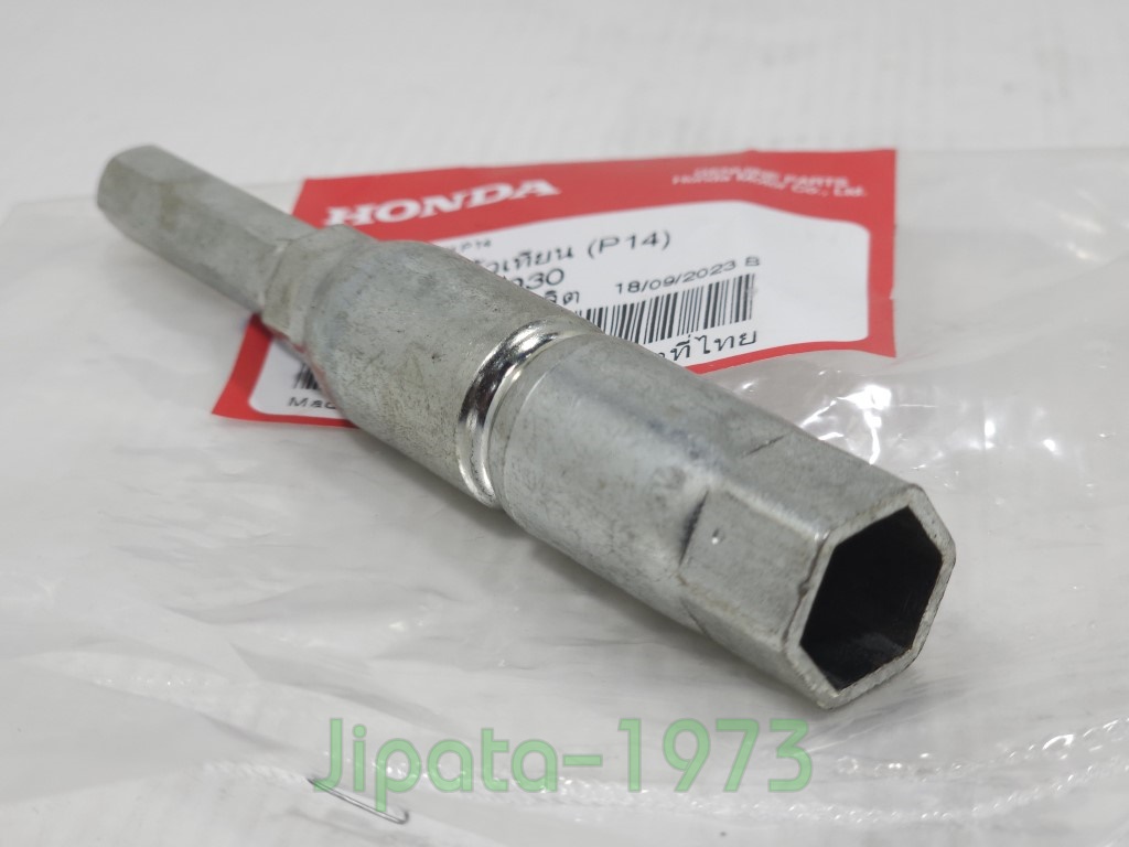 (Forza 300) ชุดประแจบล๊อคไขหัวเทียน Honda Forza 300 แท้