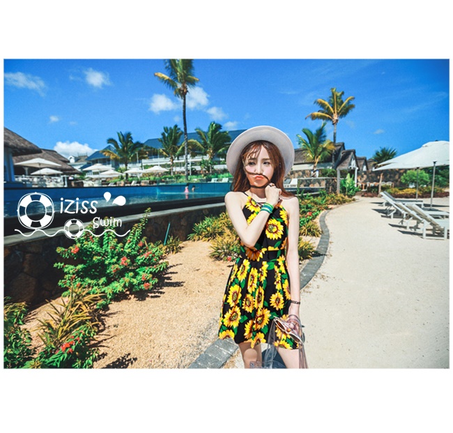 ***พรีออเดอร์***บิกินี่ชุดว่ายน้ำวันพีซ one-piece สีขาวเหลืองพิมพ์ลายดอกทานตะวัน เล่นดีเทล sexy เล็กๆ ช่วงร้อยเชือกสลับผูกเป็นโบว์ น่ารักไม่โป๊ สดใสรับลมทะเลสวยเหมือนแบบค่ะ