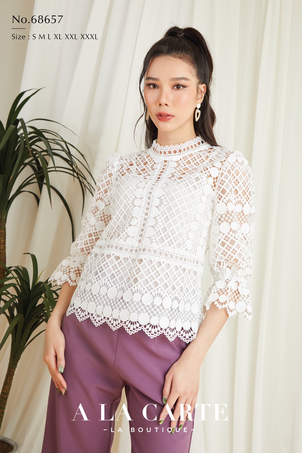 68657 เสื้อลูกไม้แขน 3 ส่วน เนื้อทอลายขึ้นใหม่ เป็นทรงใส่สบาย มีซับใน ลายลูกไม้ลายกราฟฟิค ต่อผ้าด้วยทริมลูกไม้วงกลม มีซิปข้าง คอเสื้อทำเป็นฐานกุ๊นกว้าง สีแดง M,XL, 3XL สีม่วง 3XL สีเขียว 2XL